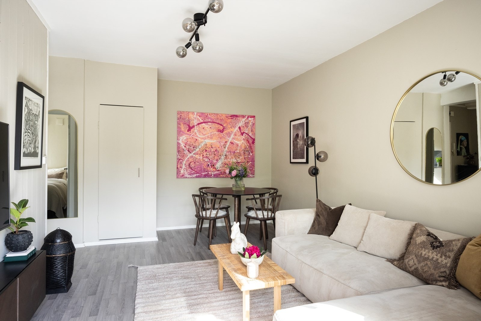 Internett, kabel-tv, varmtvann og fyring er inkludert i felleskostnadene. Galleribilde