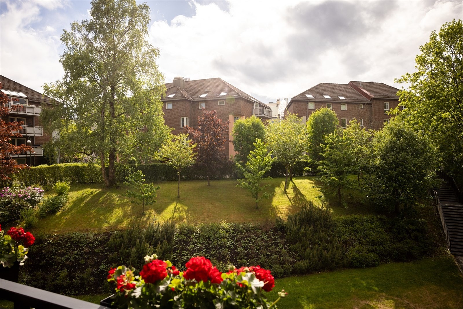 En lys og innbydende 2-roms leilighet med solrik, vestvendt balkong og usjenert intern beliggenhet! Galleribilde
