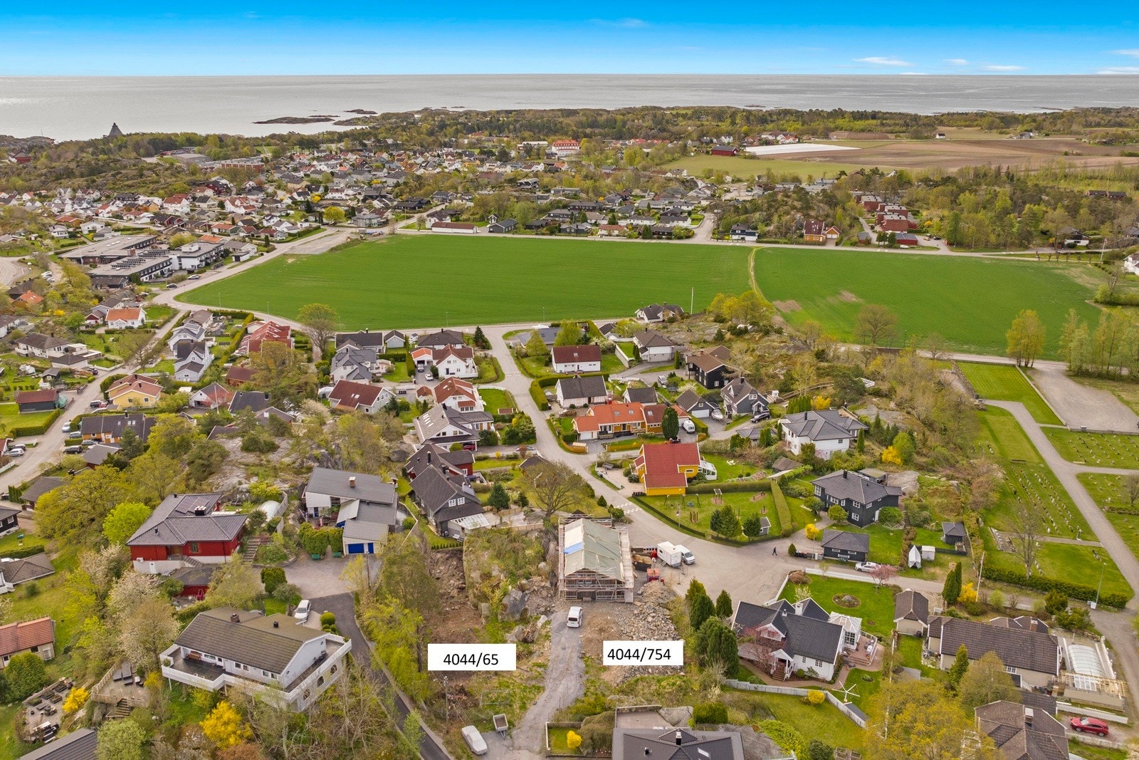 Tomtene merket med gårds og bruksnummer Galleribilde