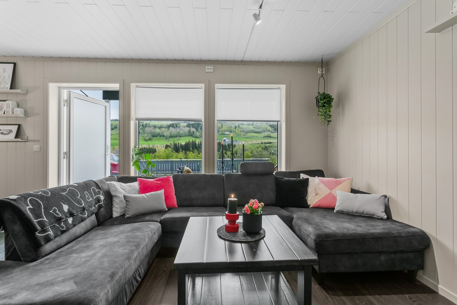 Leiligheten ligger i byggets 1. etasje og er totalt på 74m². Galleribilde