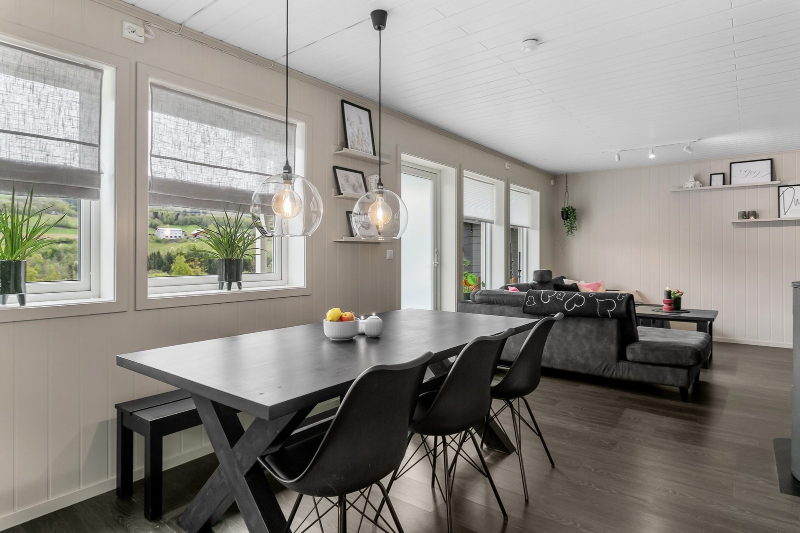 Fra leiligheten er det kun kort gange til Soknedal sentrum. Galleribilde