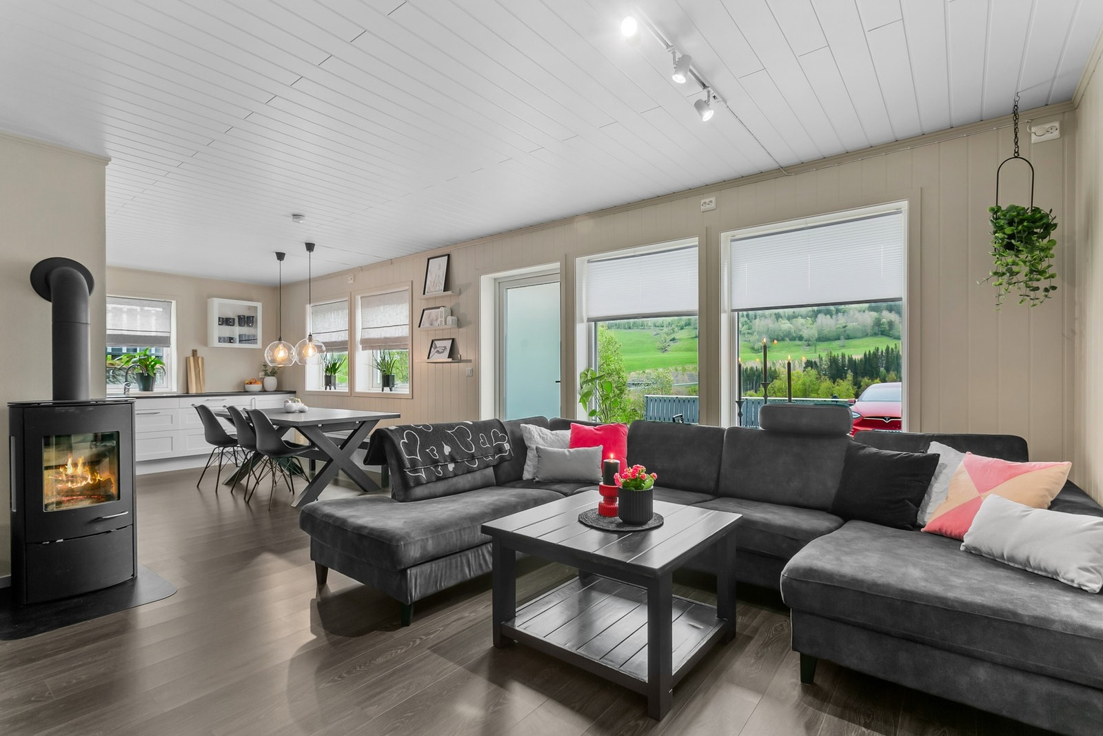 Velkommen til Fagerliveien 37, presentert av Albin Bakkemo v/ Eiendomsmegler 1! (Foto: Interiørfoto, Bente Eidsmo) Galleribilde