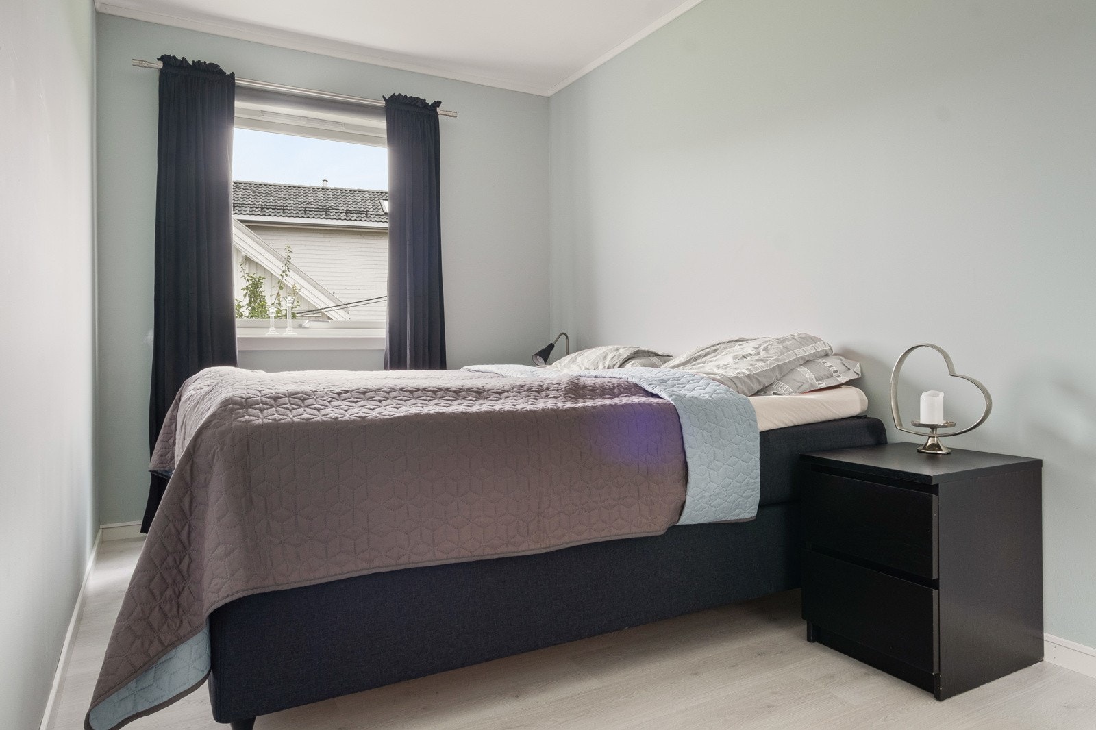 Soverommet i 1.etasjen måler ca. 13 m². Galleribilde