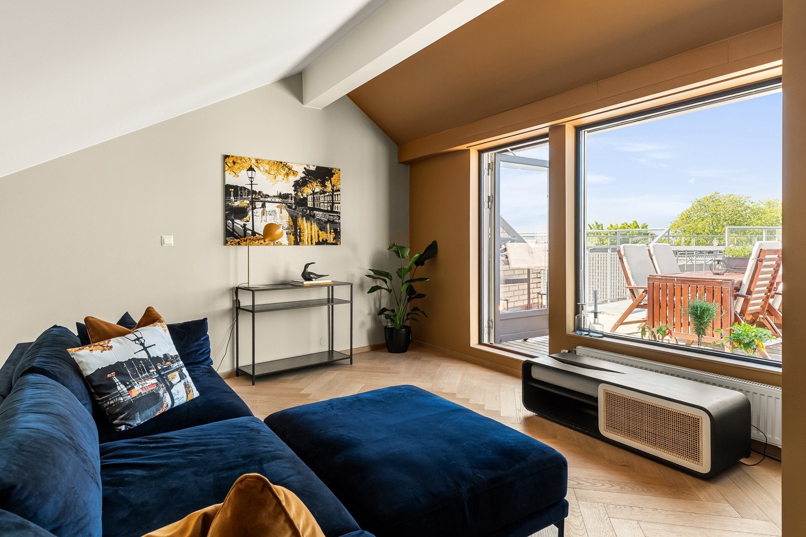 Via den stilige trappen kommer du opp i 5. etasje og leilighetens øverste plan. Galleribilde