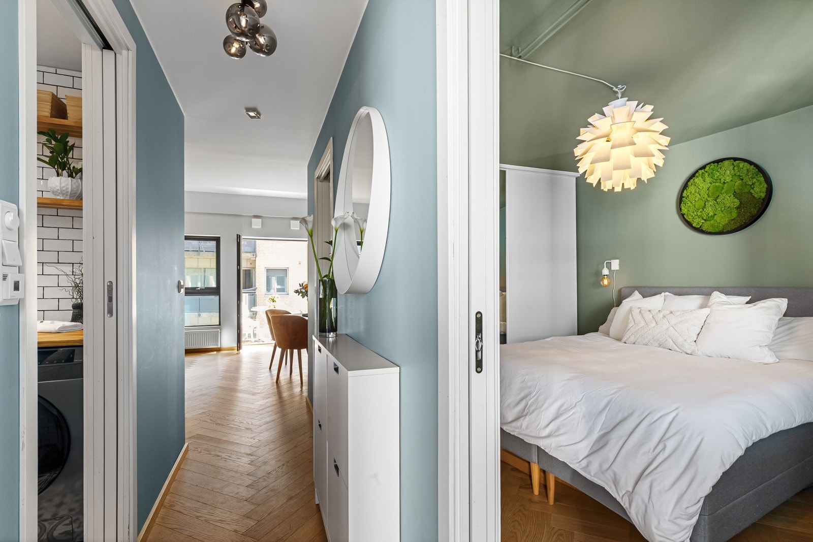 Entréen/gangen fungerer som et praktisk bindeledd mellom rommene i 4. etasje. Galleribilde