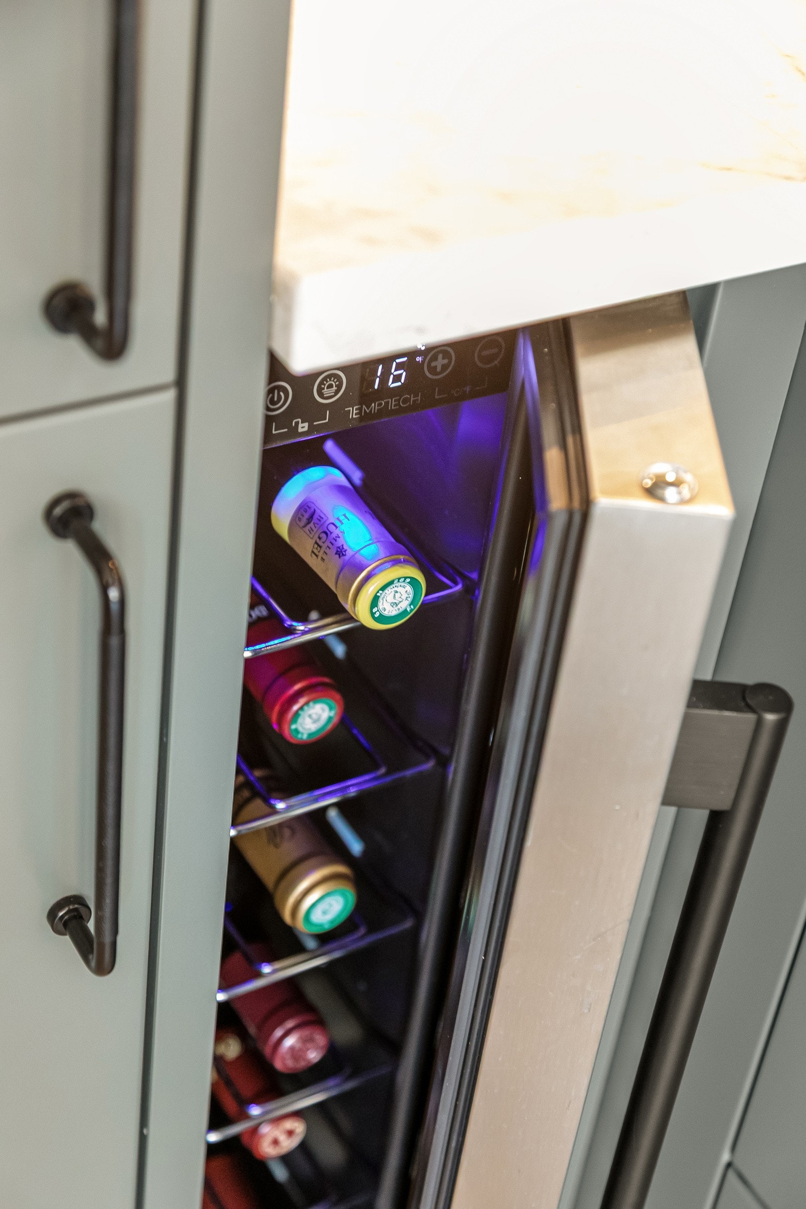 Kjøkkenet er utstyrt med flotte, helintegrerte hvitevarer! Galleribilde