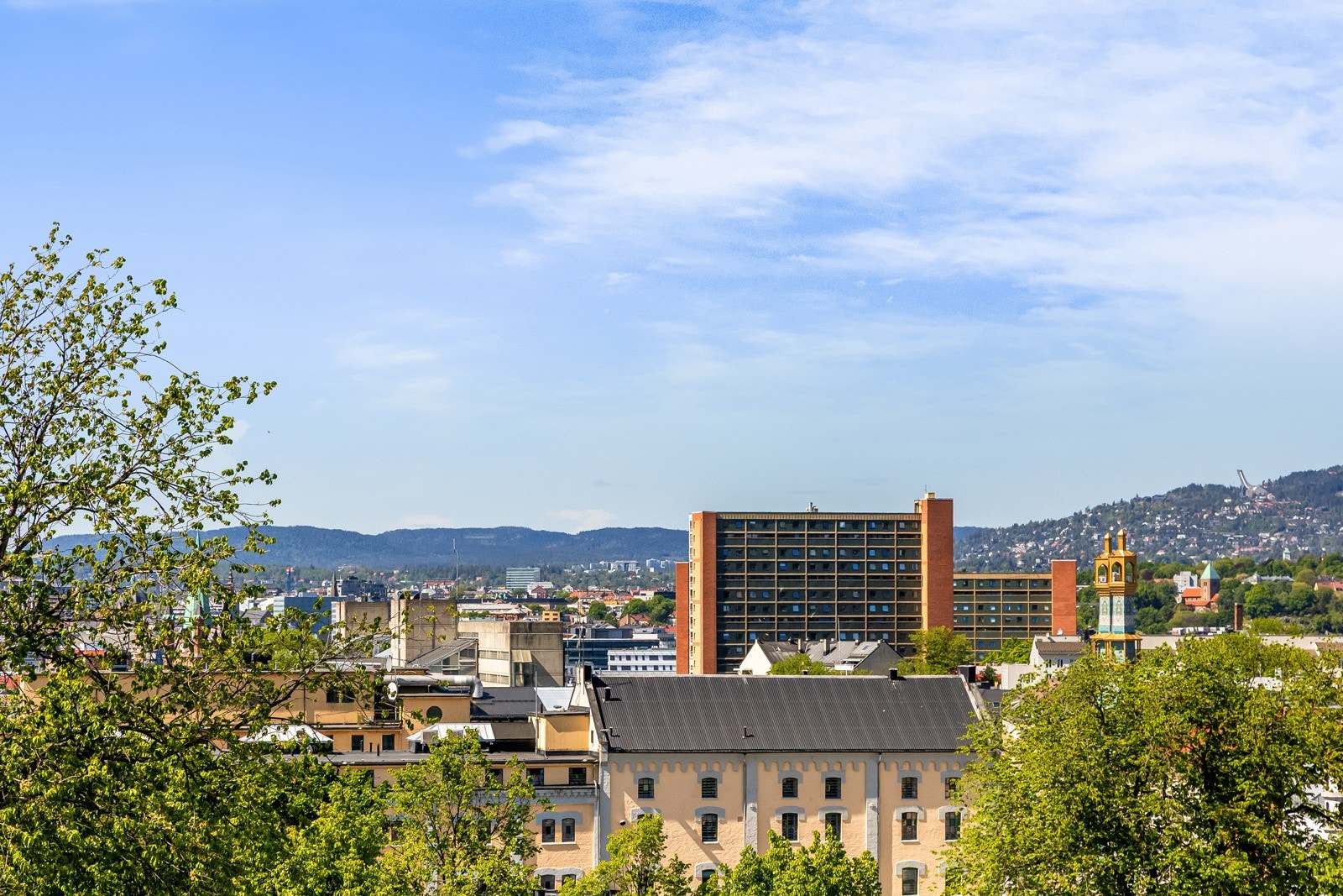 Uteplassen har sol fra ca. kl. 14:00 til solnedgang! Galleribilde