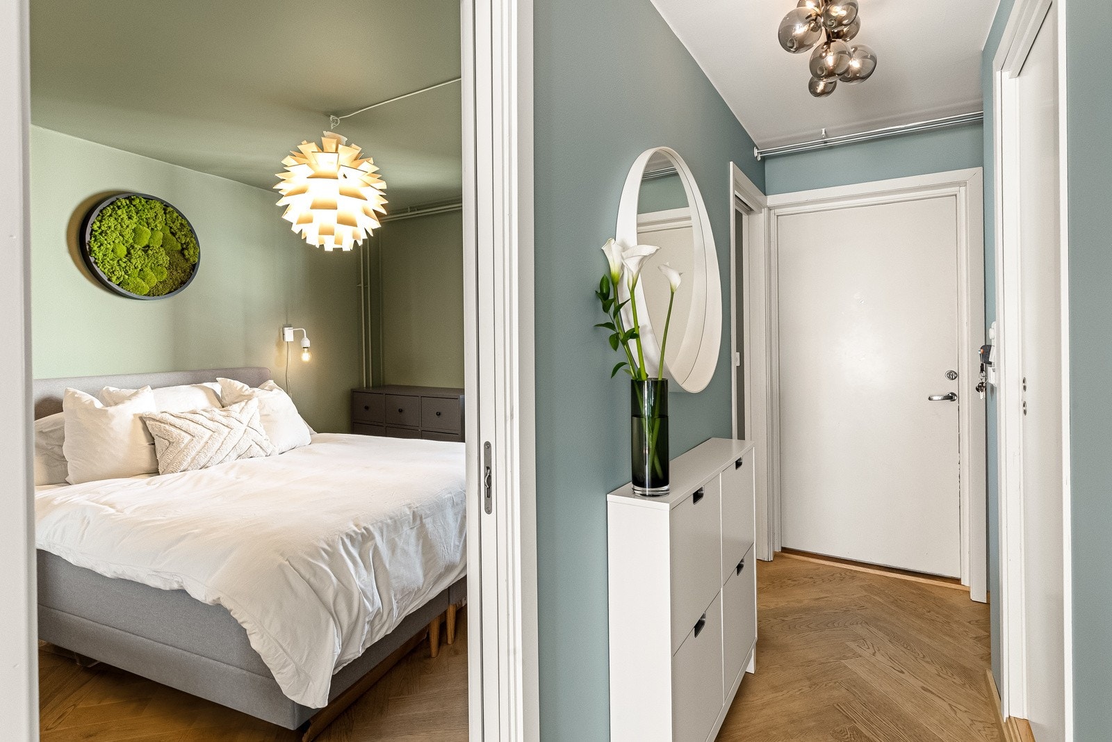 Dørcalling er montert på vegg ved siden lyd- og brannklassifisert ytterdør. Her får du umiddelbart et godt førsteinntrykk! Galleribilde