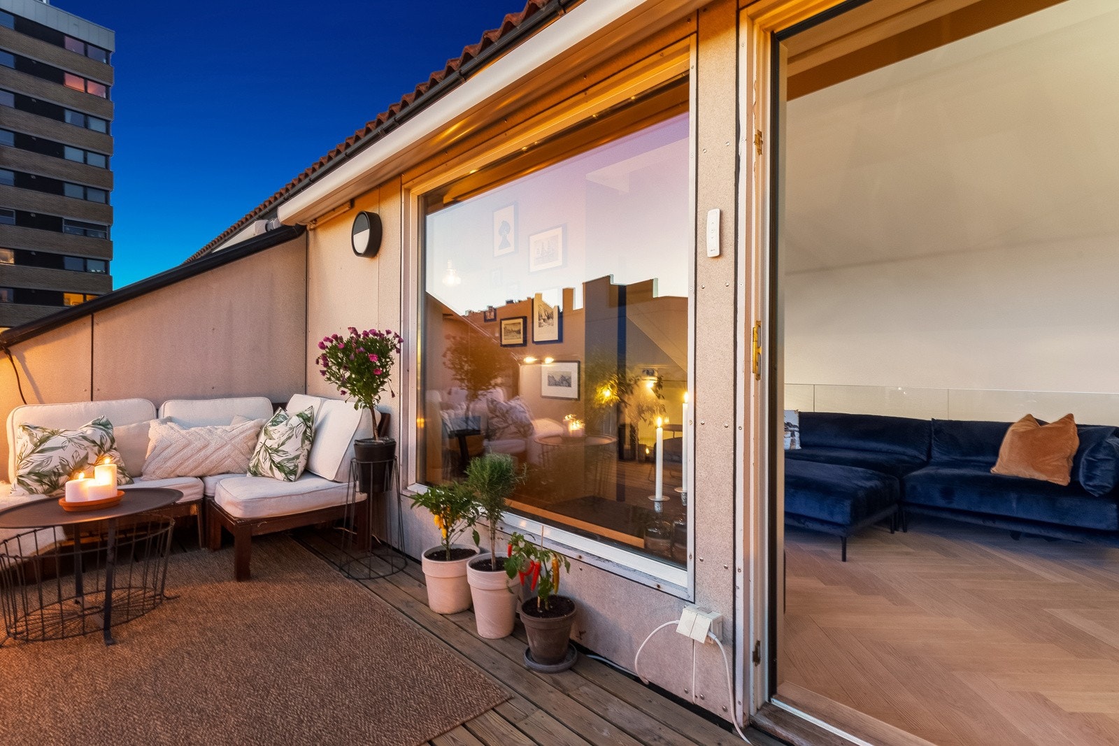 Takterrassen blir en herlig, naturlig forlengelse av leiligheten! Galleribilde