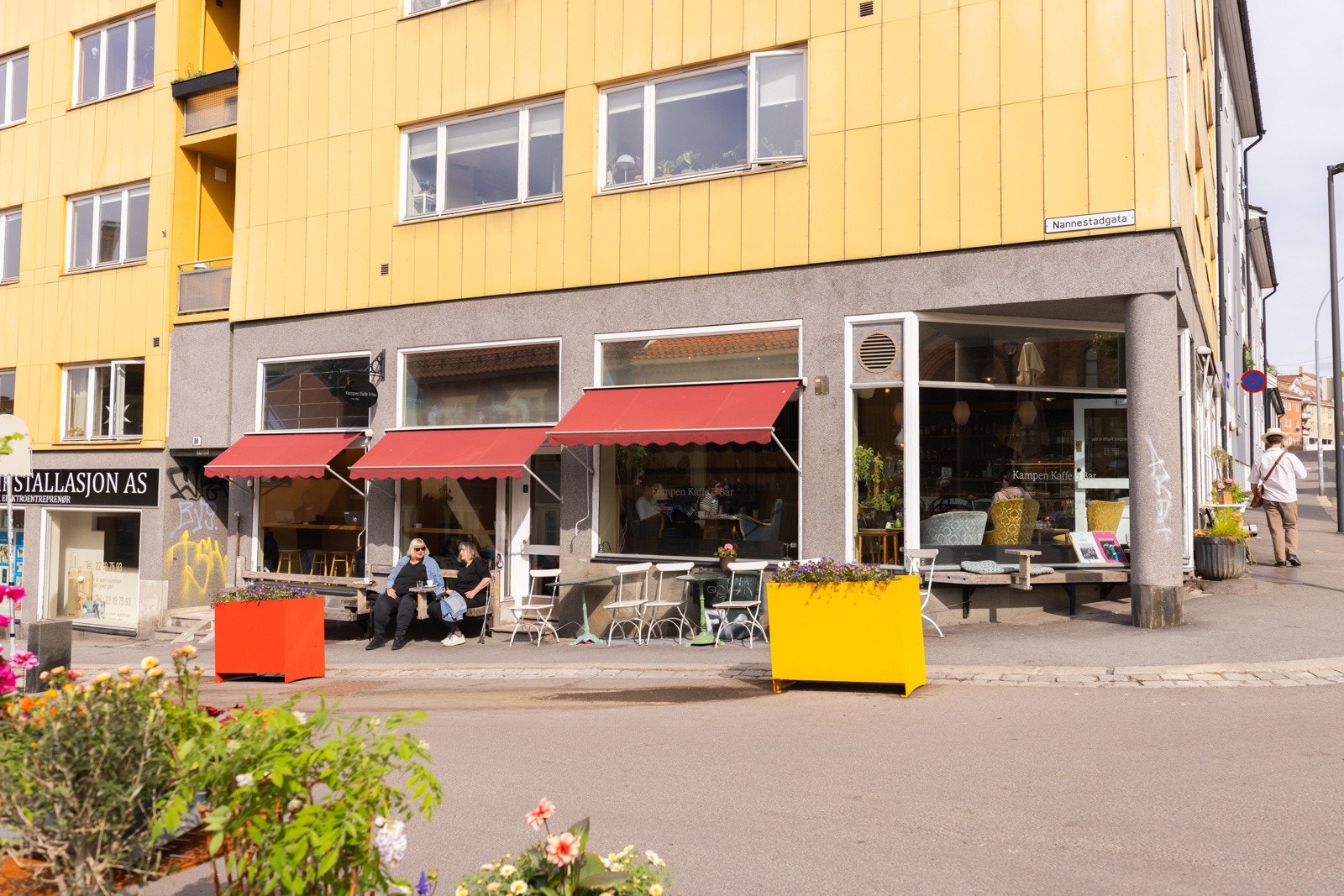 Koselig Kampen kaffe og bar er en av flere koselig kaféer i nærområdet. Galleribilde