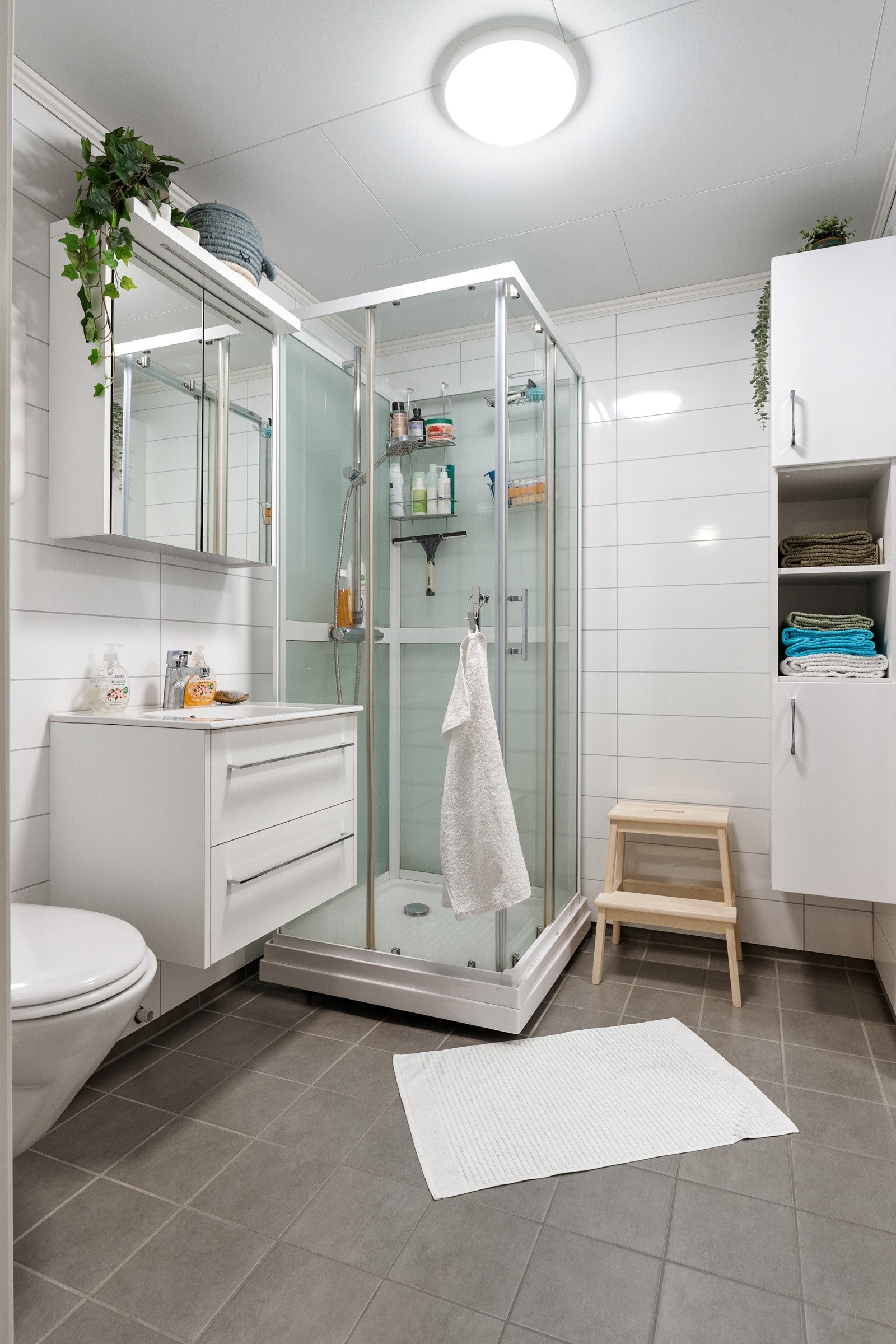 Badet i underetasjen på 4,5 kvm. Galleribilde