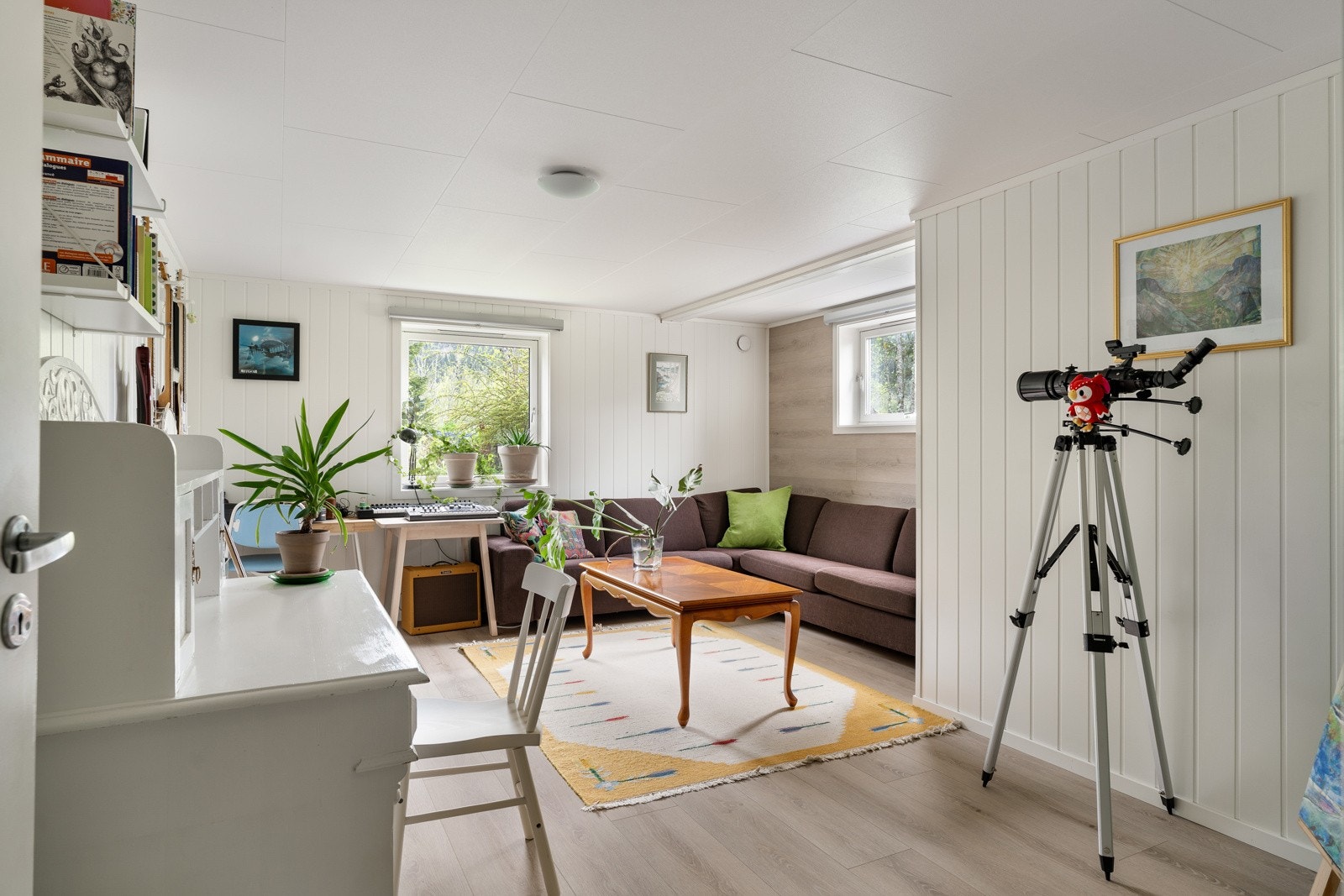 Stor kjellerstue/ekstra soverom på 20,5 kvm med varmekabler i gulv. Galleribilde