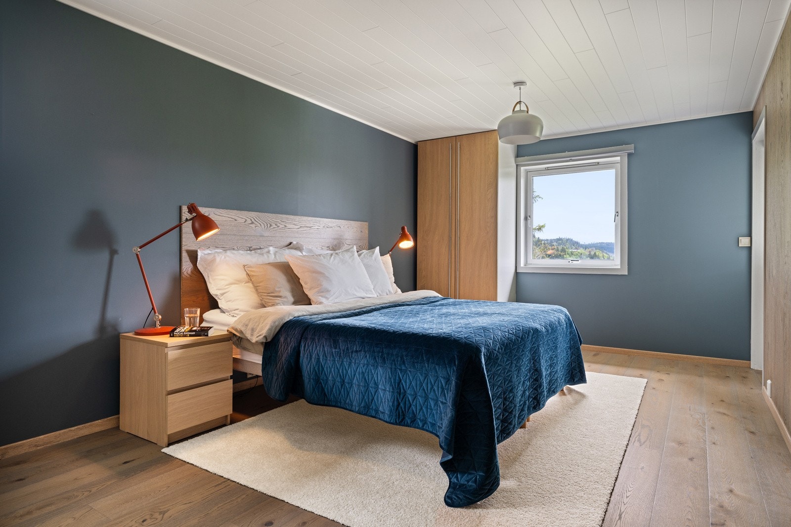 Soverom nummer én i første etasje på 18 kvm. Galleribilde