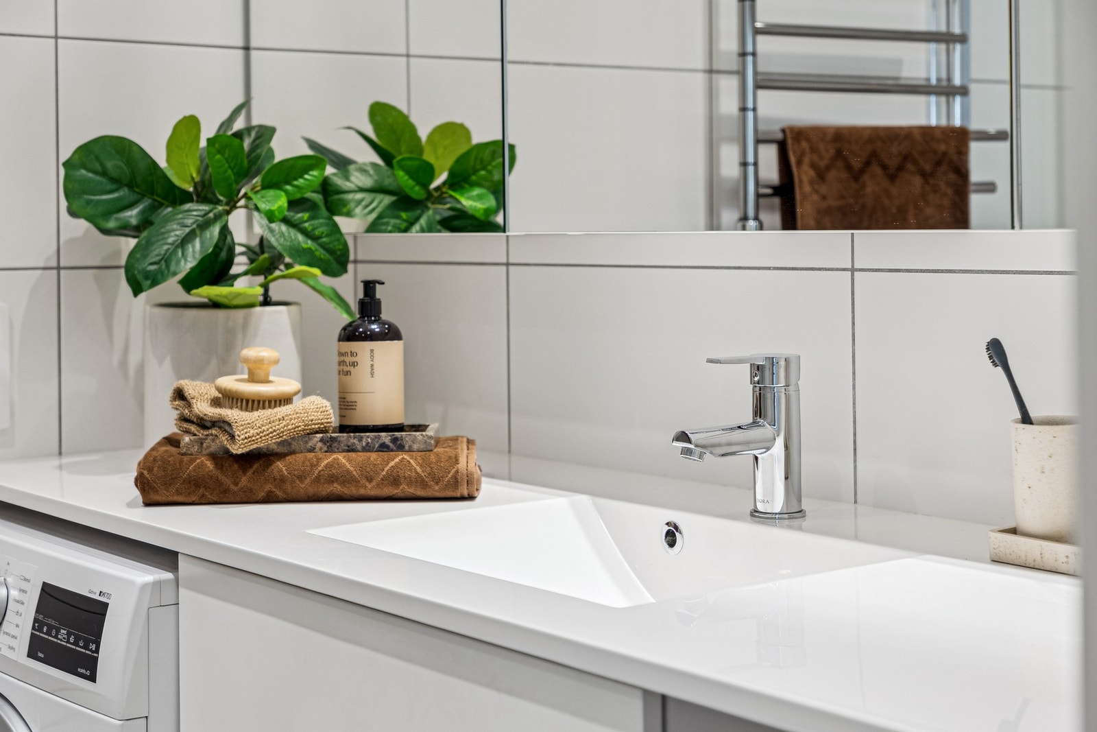 Som tilvalg på badet er det blant annet valgt speilskap, som gir både bedre oppbevaringsmuligheter og økt funksjonalitet. Galleribilde