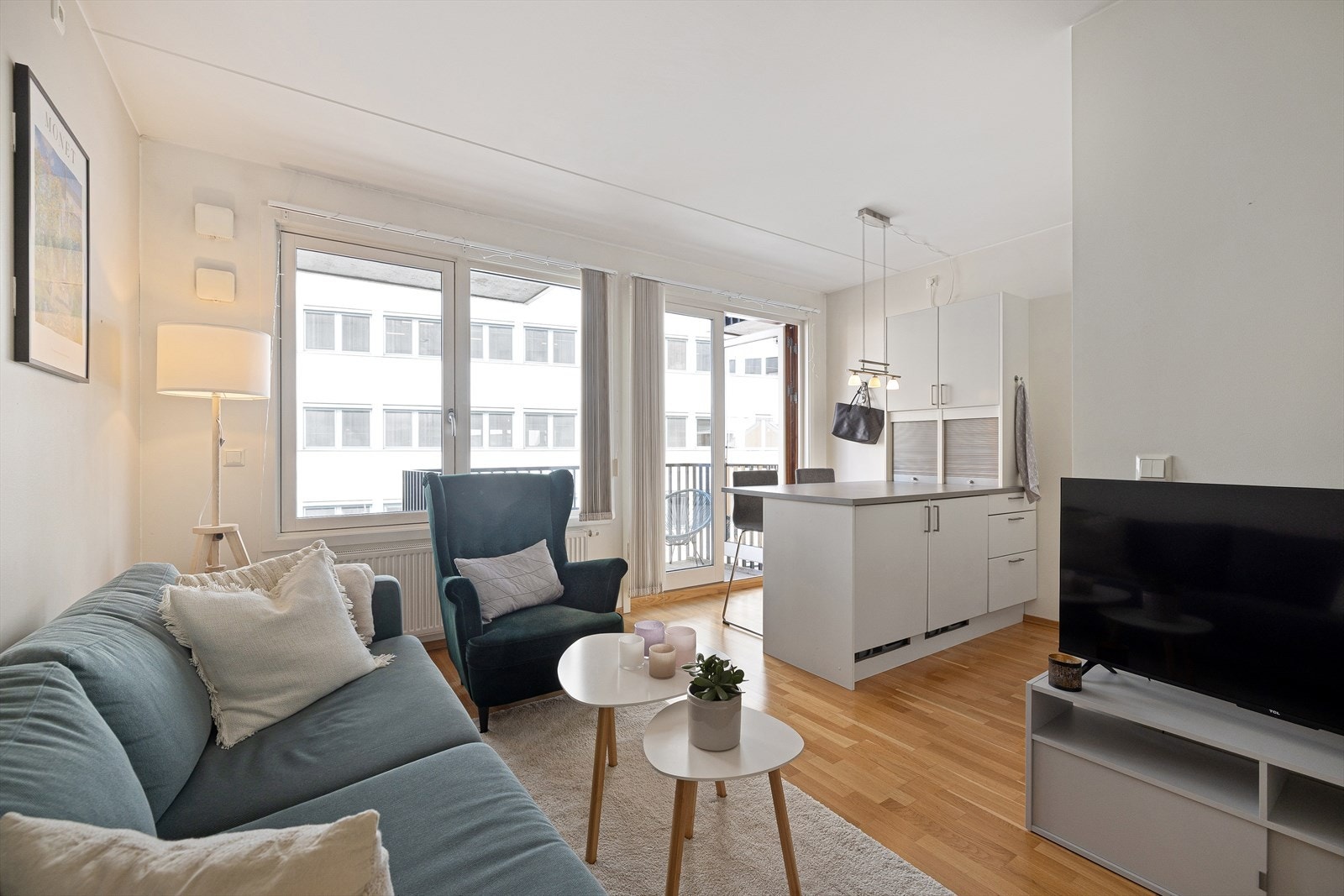 Leiligheten ligger i 4. etasje og inneholder entré, bad, stue, kjøkken og sovealkove. Galleribilde