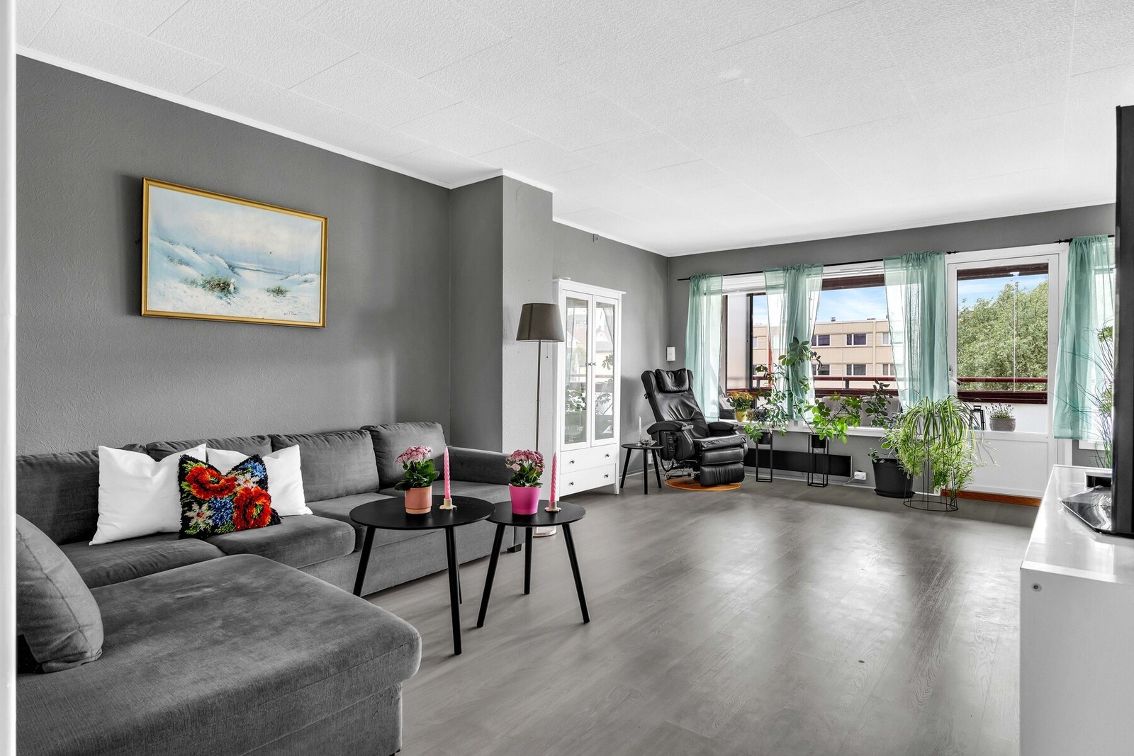 En lys og romslig 3-roms andelsleilighet med god intern beliggenhet. Galleribilde