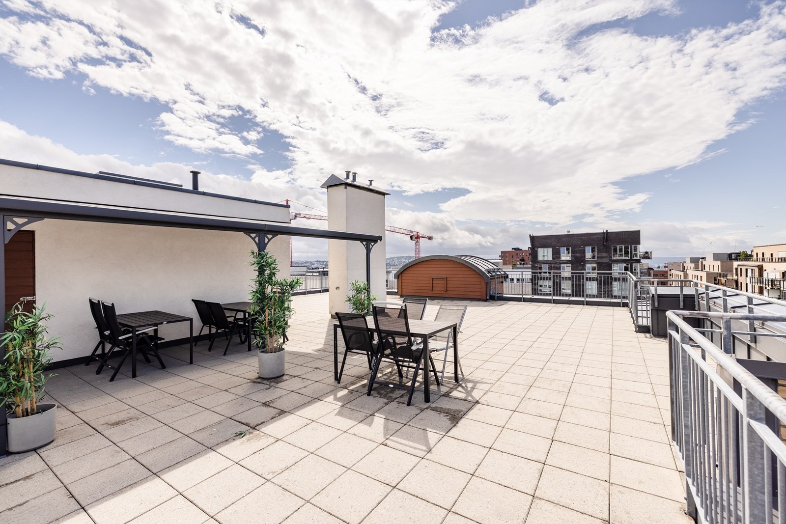 Felles takterrasse med sol hele dagen Galleribilde