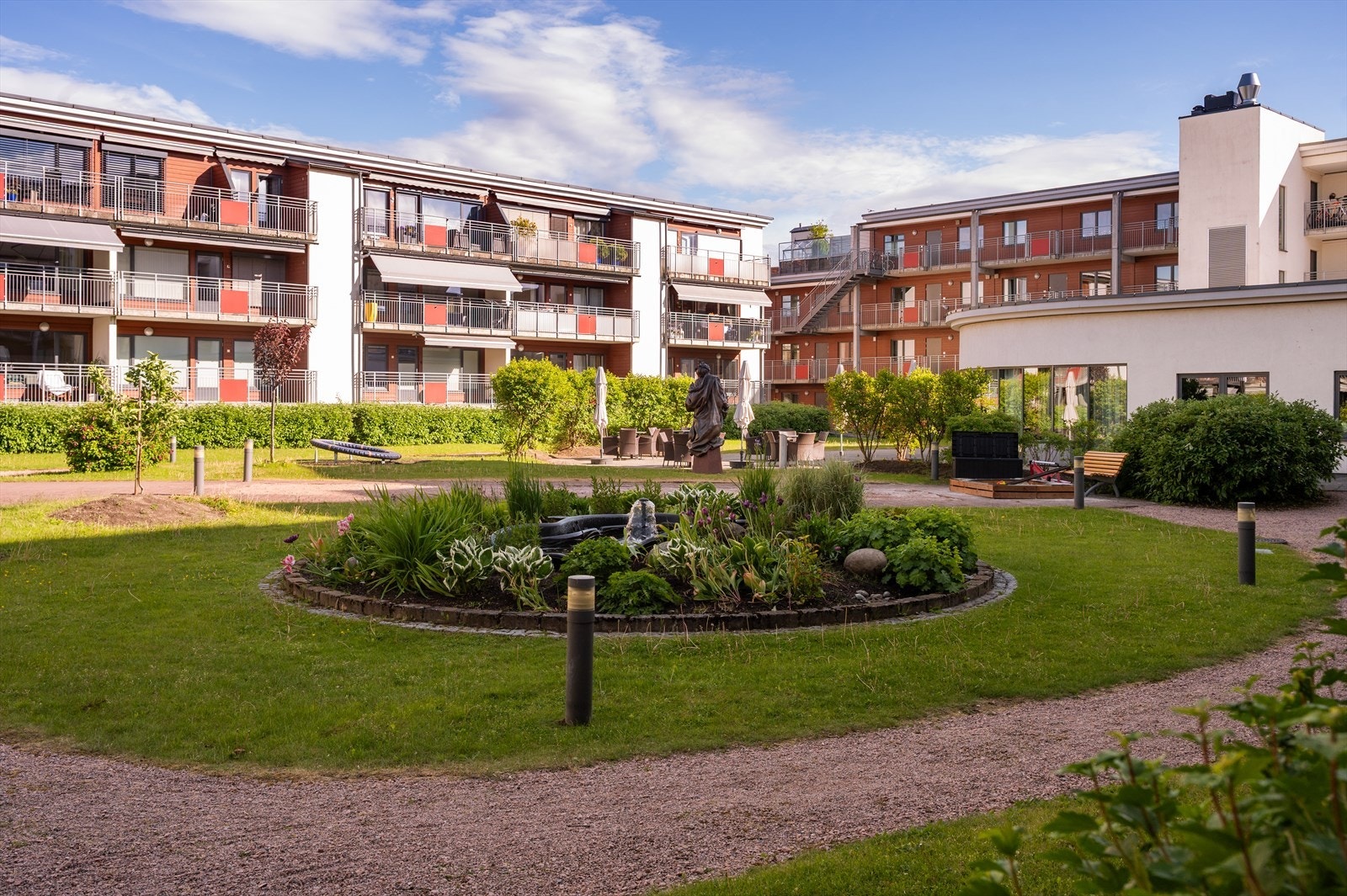 Store, og pent opparbeidede fellesarealer. Fra hagen er det adkomst til de flotte serviceområdene til Selvaag pluss konseptet. Galleribilde