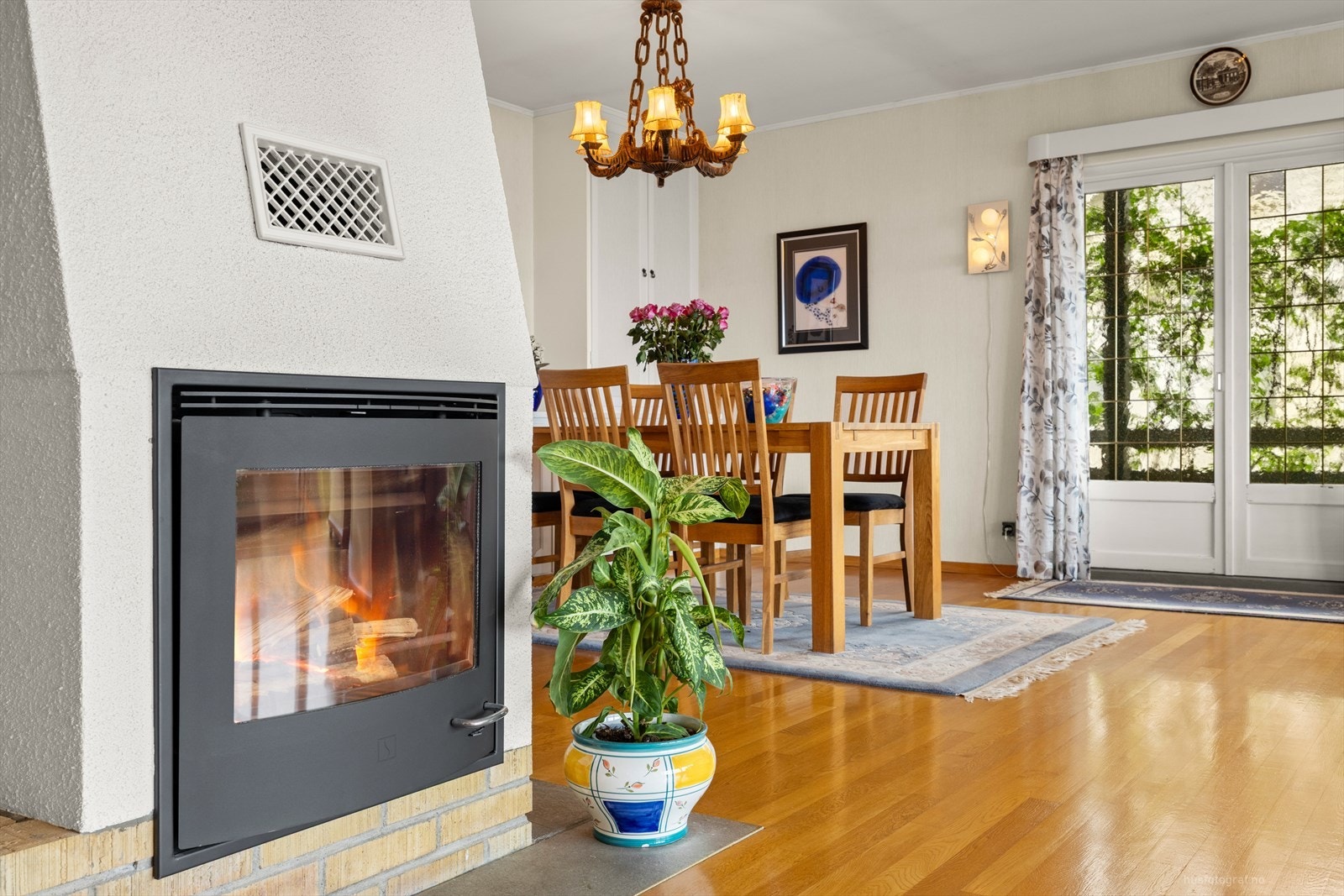 Innsats i peis for en varme-effektiv og hyggelig atmosfære Galleribilde