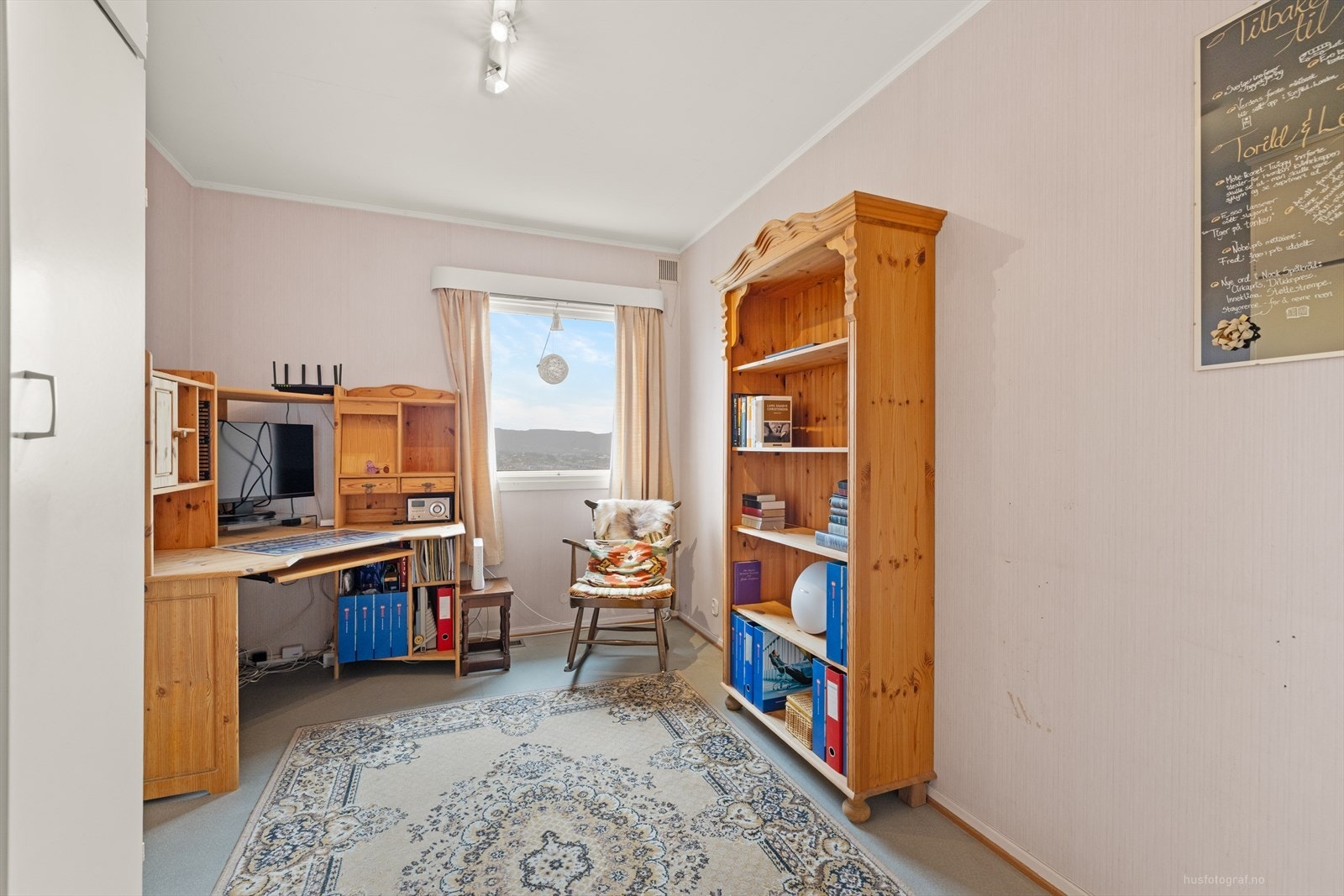 Soverom nr. 2 i 1. etg. med garderobeskap Galleribilde