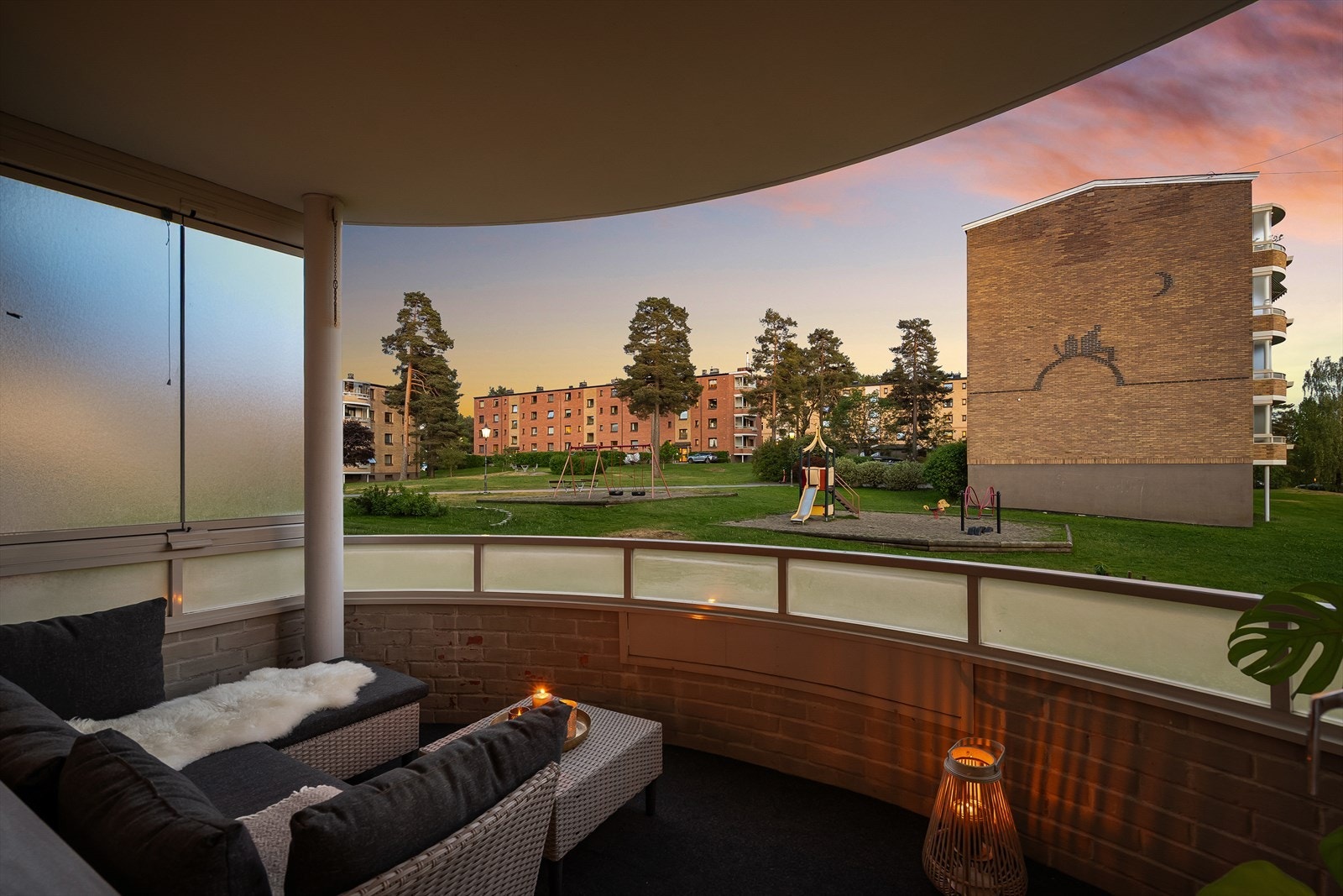 Leiligheten er gjennomgående og holder en god standard. Videre skal vi bevege oss inn igjen, legg merke til den gode planløsningen! Galleribilde