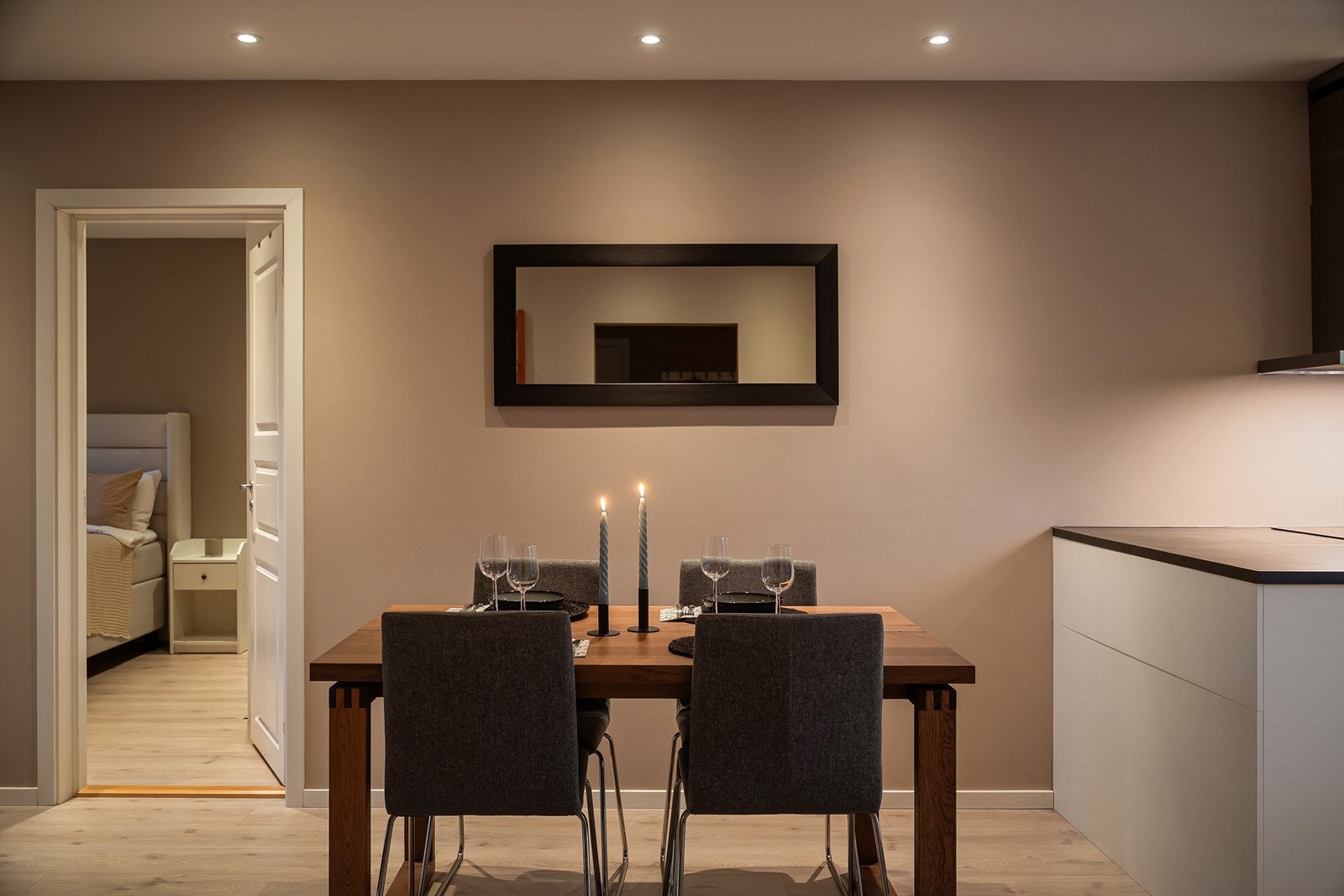 Her er det god plass til å innrede med spisebord, slik at man kan invitere venner og familie til hyggelige sammenkomster. Galleribilde