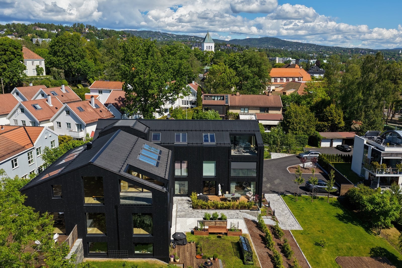 Holgerslystveien 12A ligger i et attraktivt og fredelig område på Bestum i Oslo, et ettertraktet boligstrøk Galleribilde