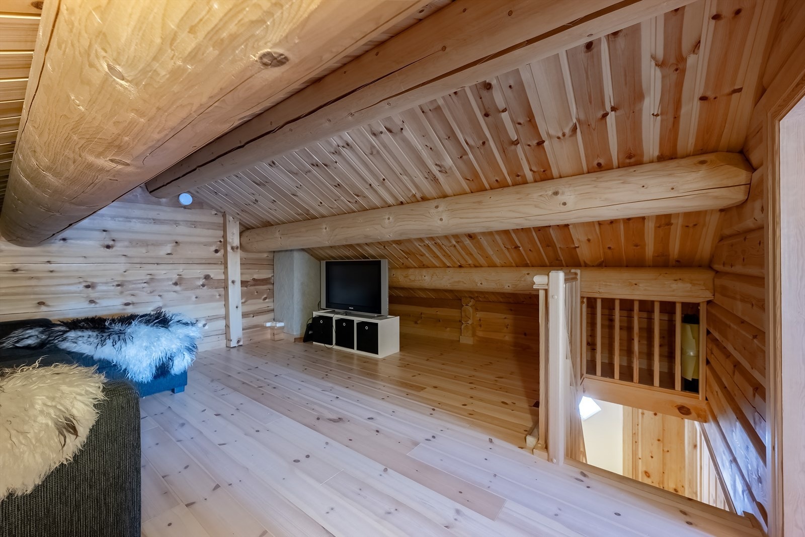 Hems (del 1) med trapp ned Galleribilde