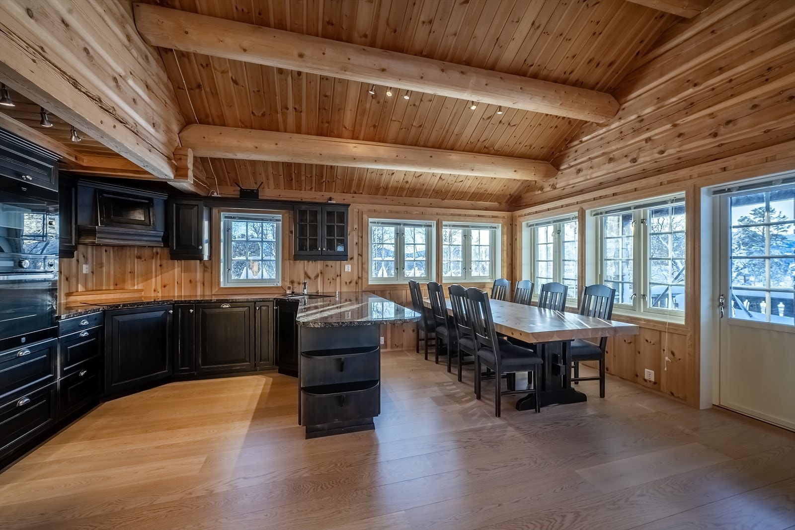 Kjøkken med spisestue Galleribilde