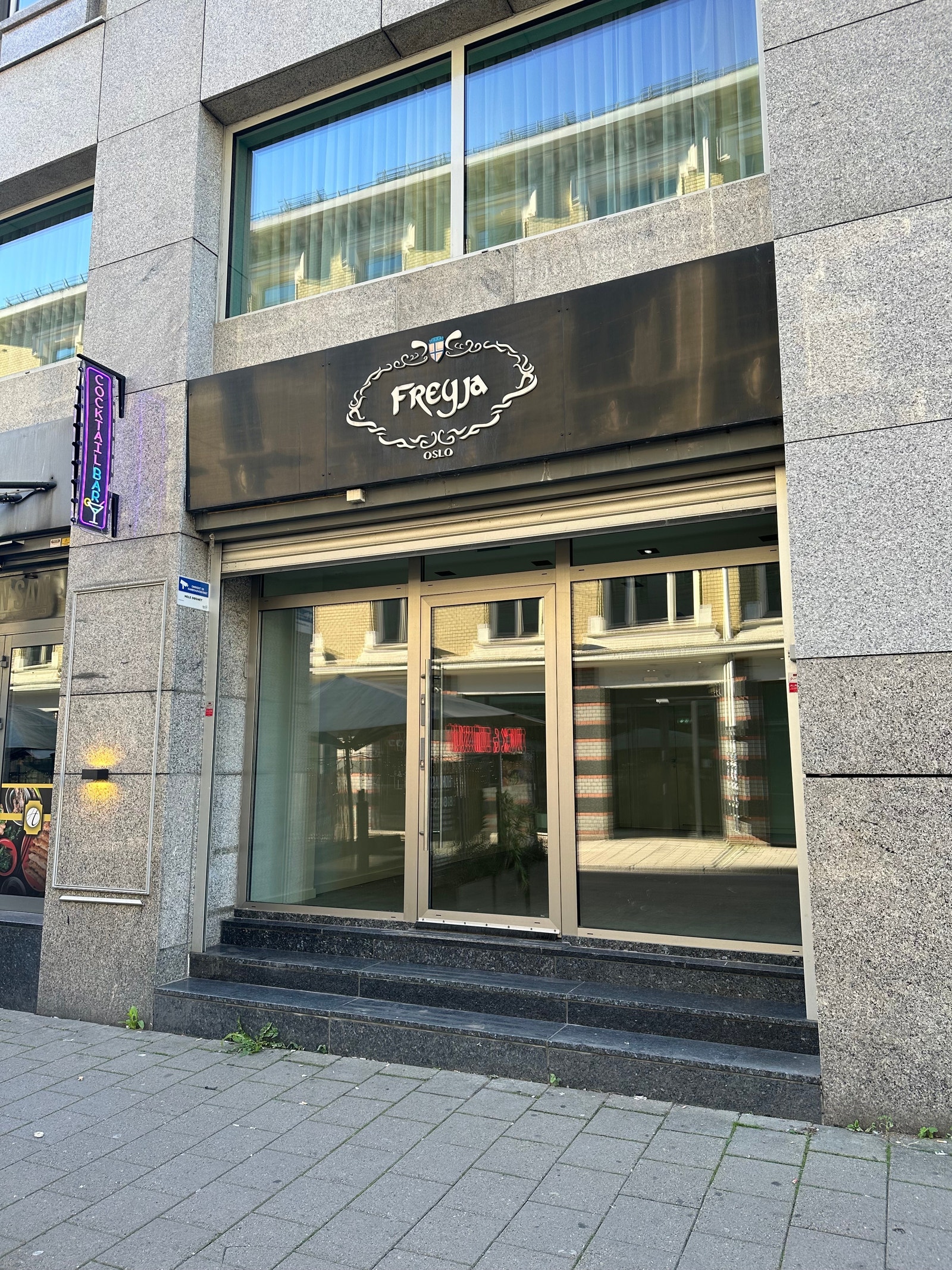 Lokalet har store utstillingsvinduer Galleribilde