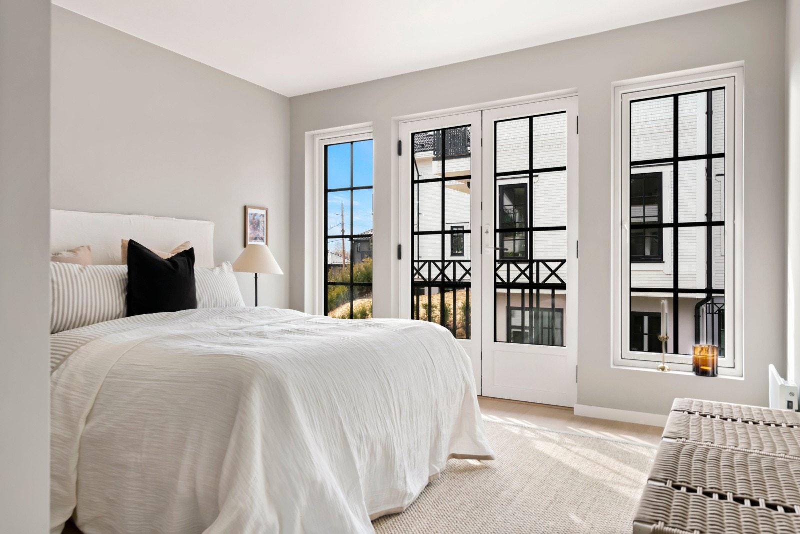 Romslig og innbydende soverom II. Galleribilde