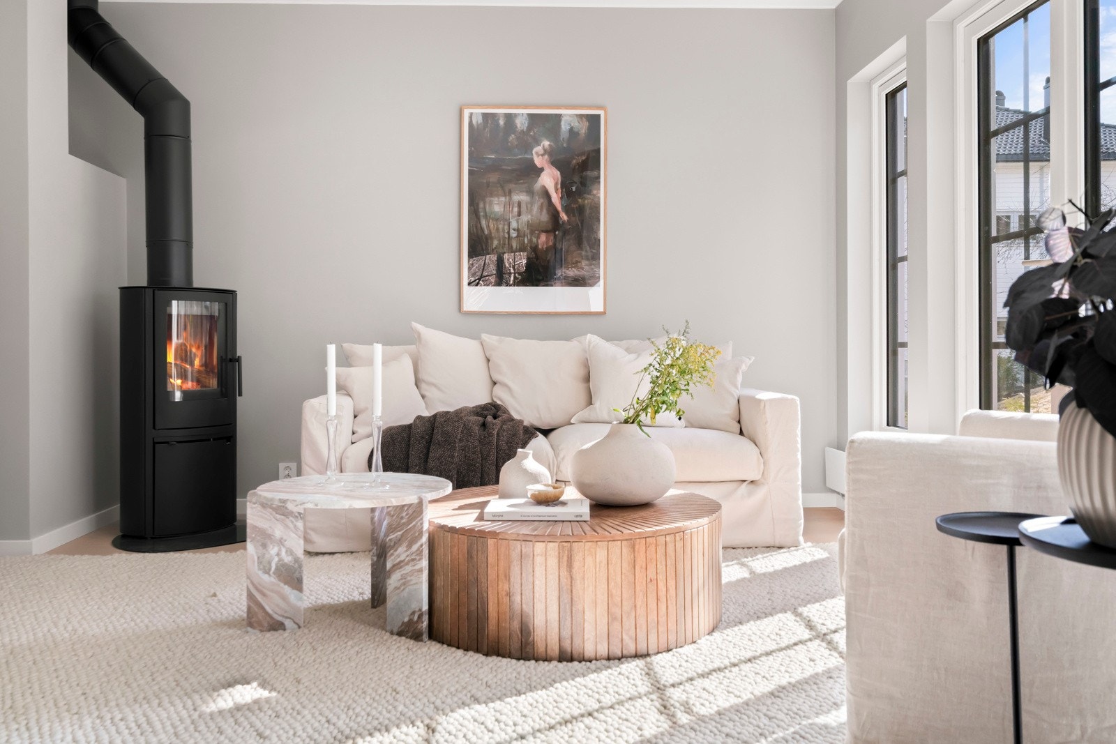 Hyggelig peisovn i stue som varmer godt under kalde høst- og vintermåneder. Galleribilde