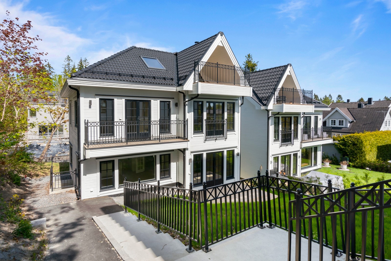 Velkommen til denne særegne perlen i Øvre Smestadvei 41 G! Galleribilde