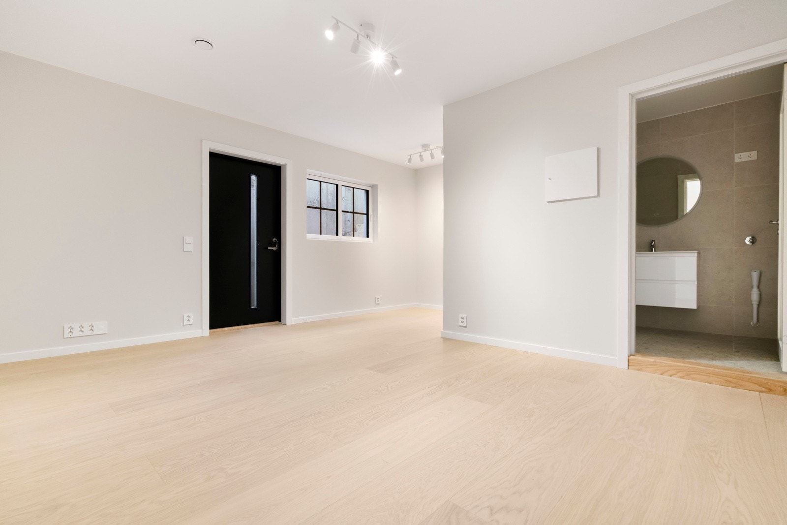 Egen inngang til kjeller. Galleribilde