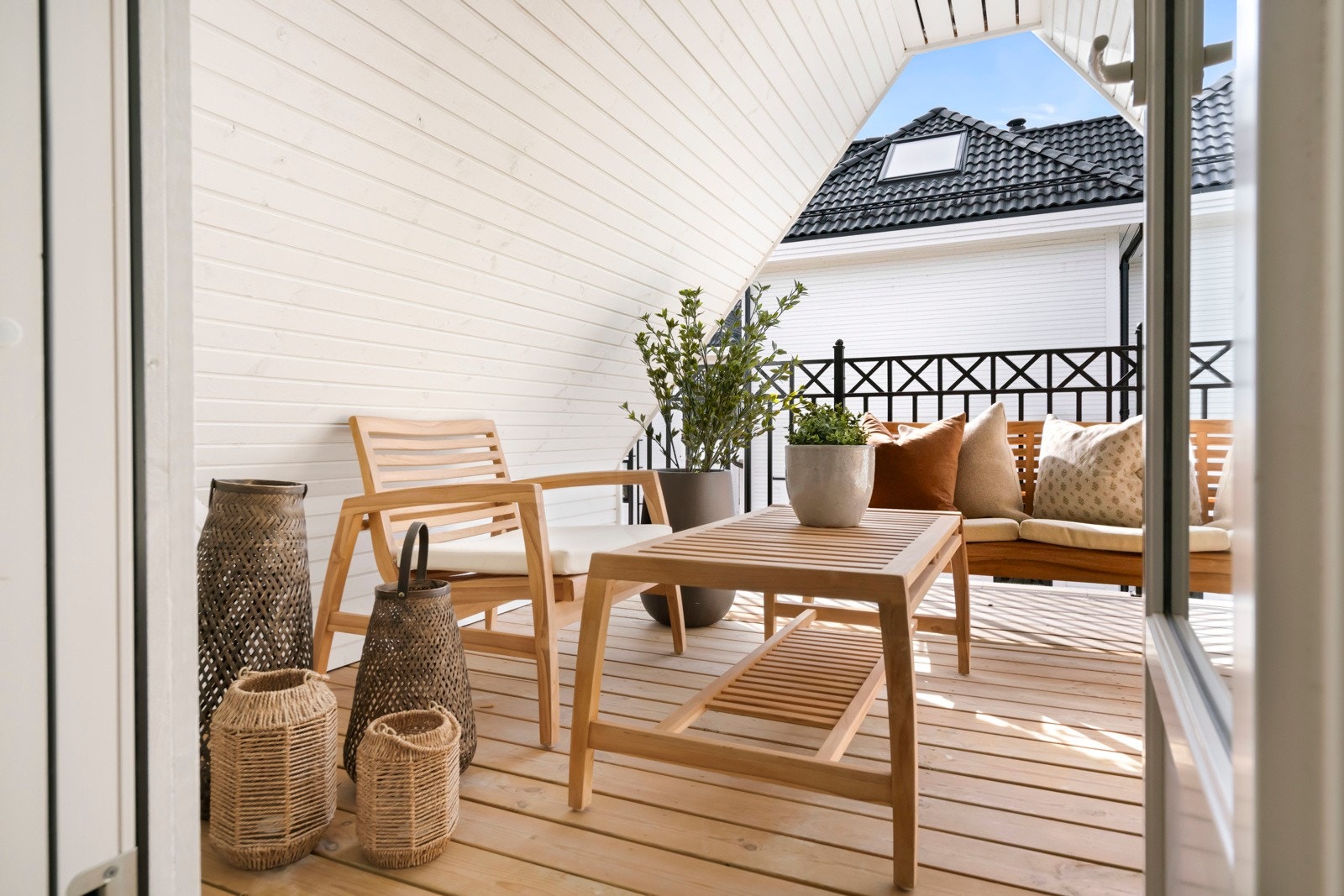 Fra loftet er det utgang til en overbygd balkong 6,5 kvm. Galleribilde