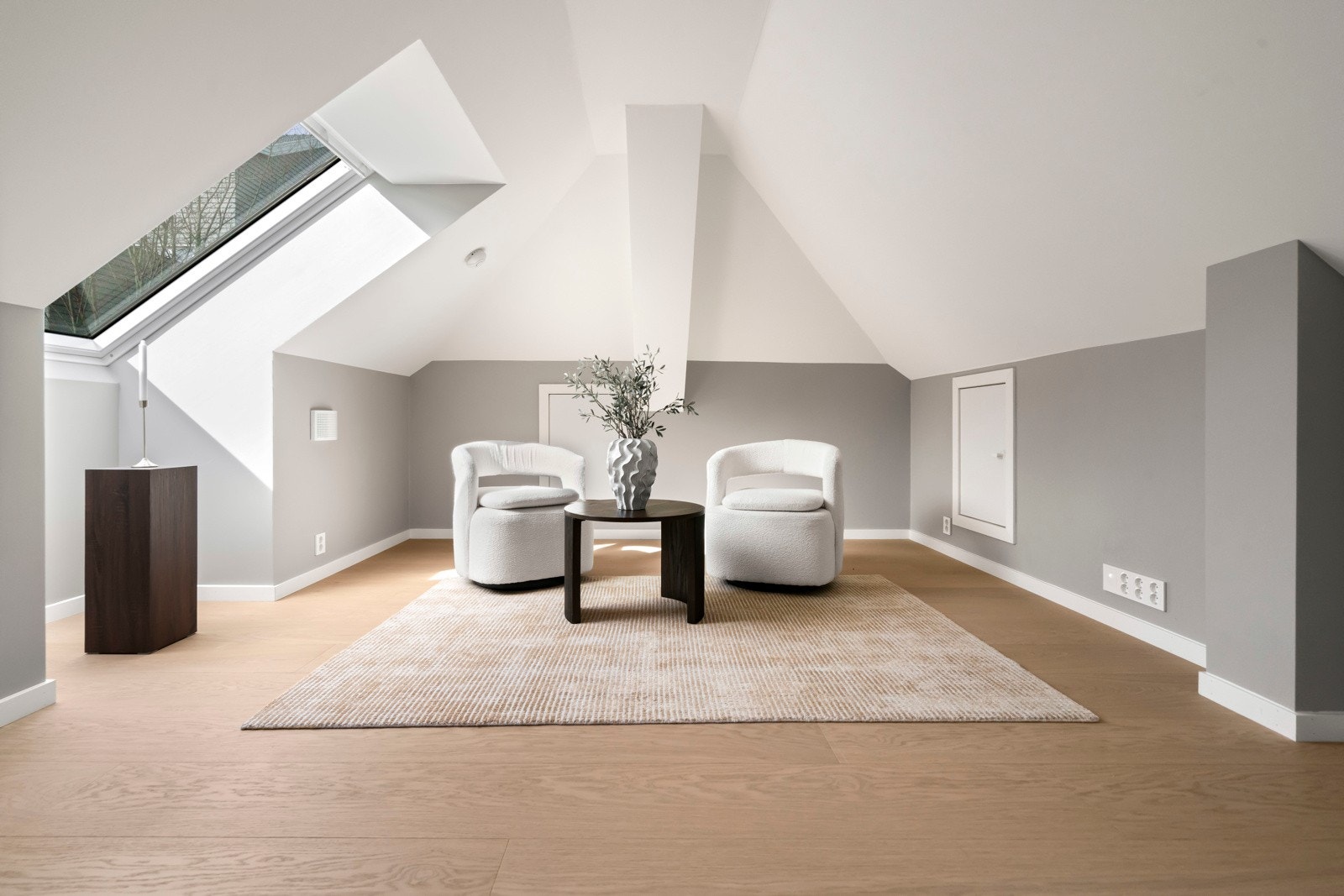 Loftstue. Galleribilde