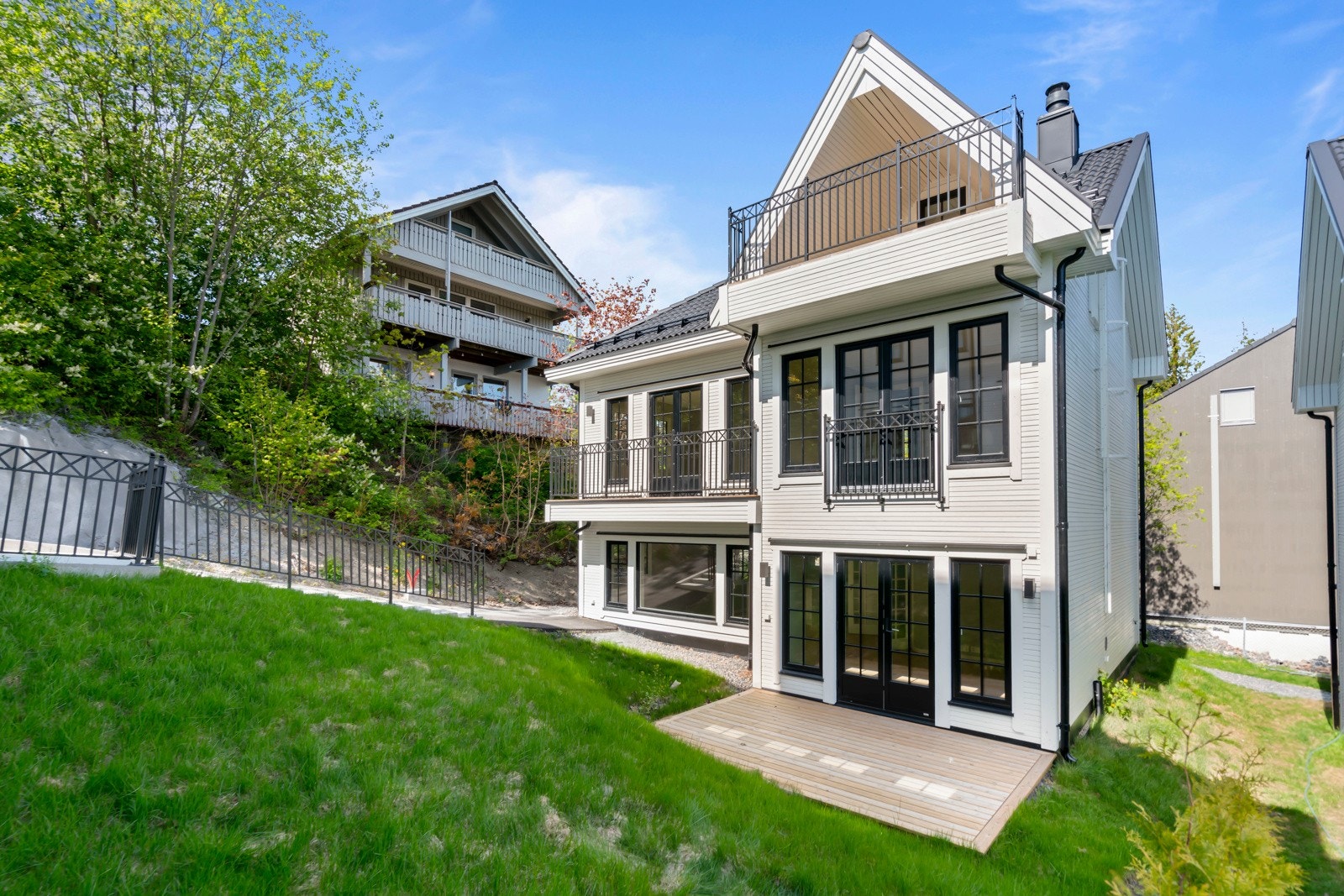 Familiebolig med trafikkstille og barnevennlig beliggenhet i blindvei. Galleribilde