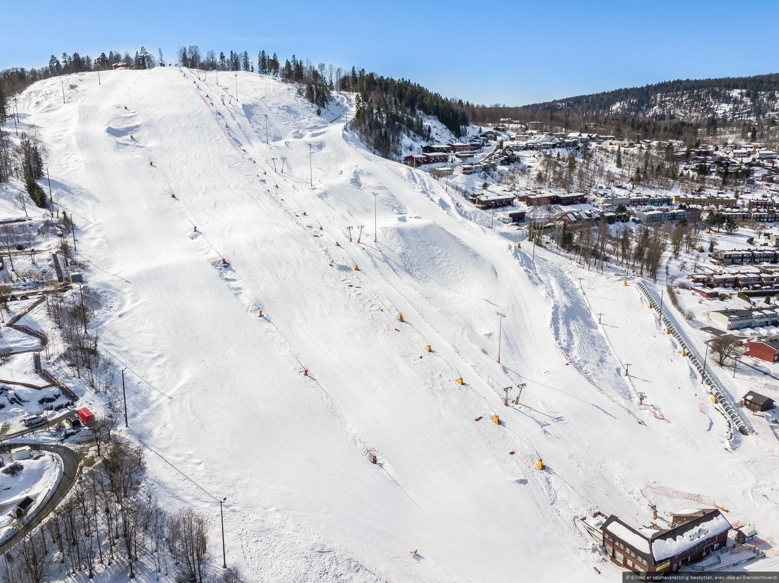 Lommedalen skisenter om vinteren, et eldorado for store og små! Galleribilde