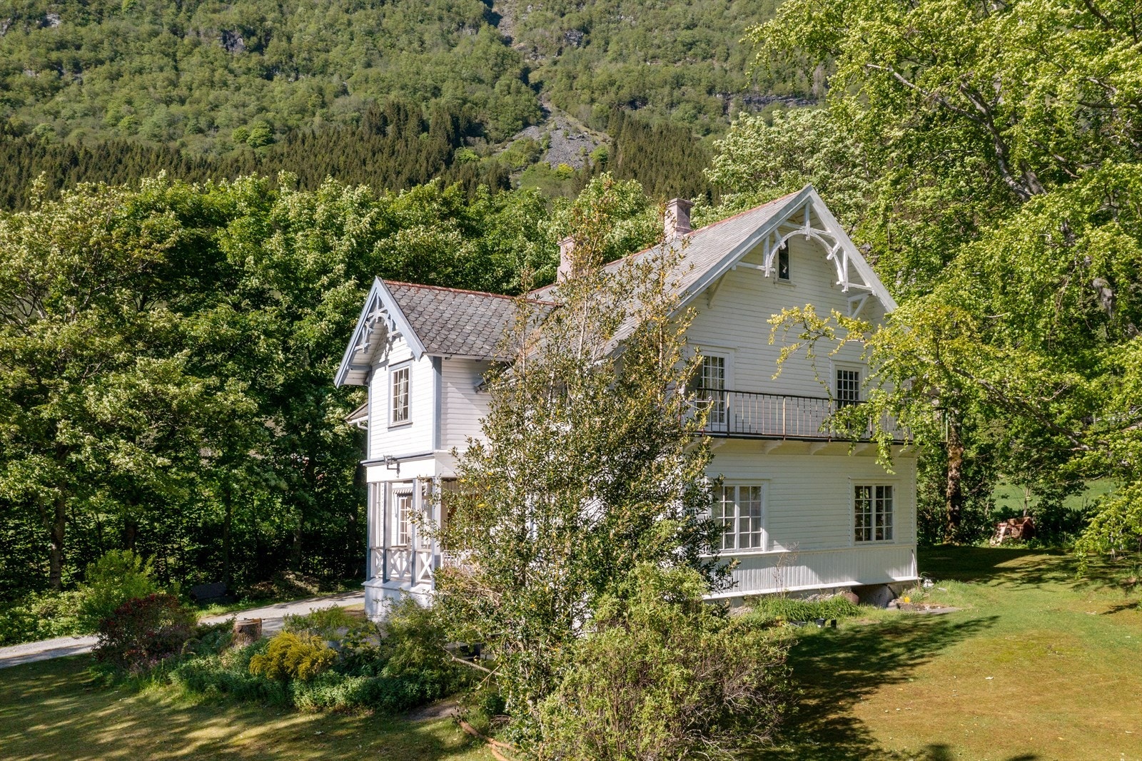 Sveitservillaen vart satt opp i 1906 med gode material og godt handverk Galleribilde