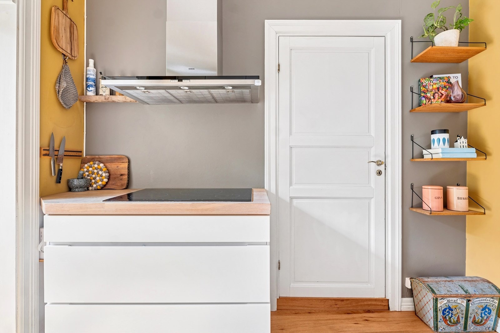 Den gode planløsningen, sammen med et karakterfullt og tidløst bad og kjøkken, gjør dette til et hjem man lett faller for. Galleribilde