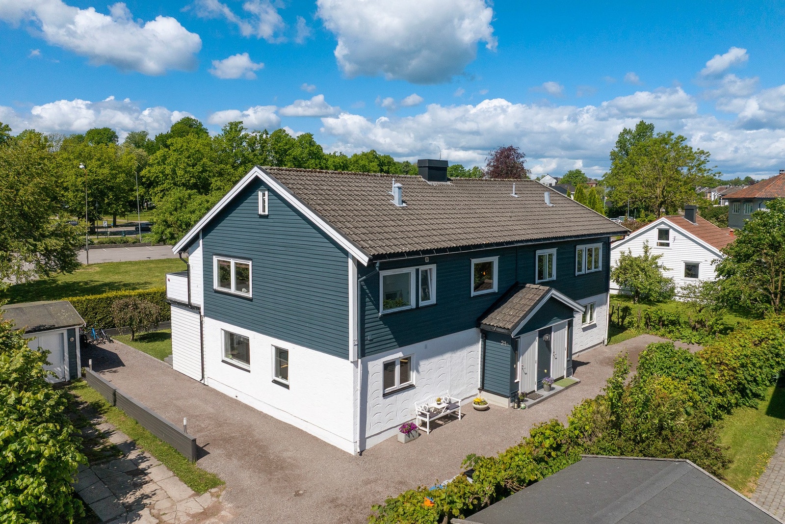 Her bor dere sentralt med kort vei til skole, butikk og sentrum. Galleribilde