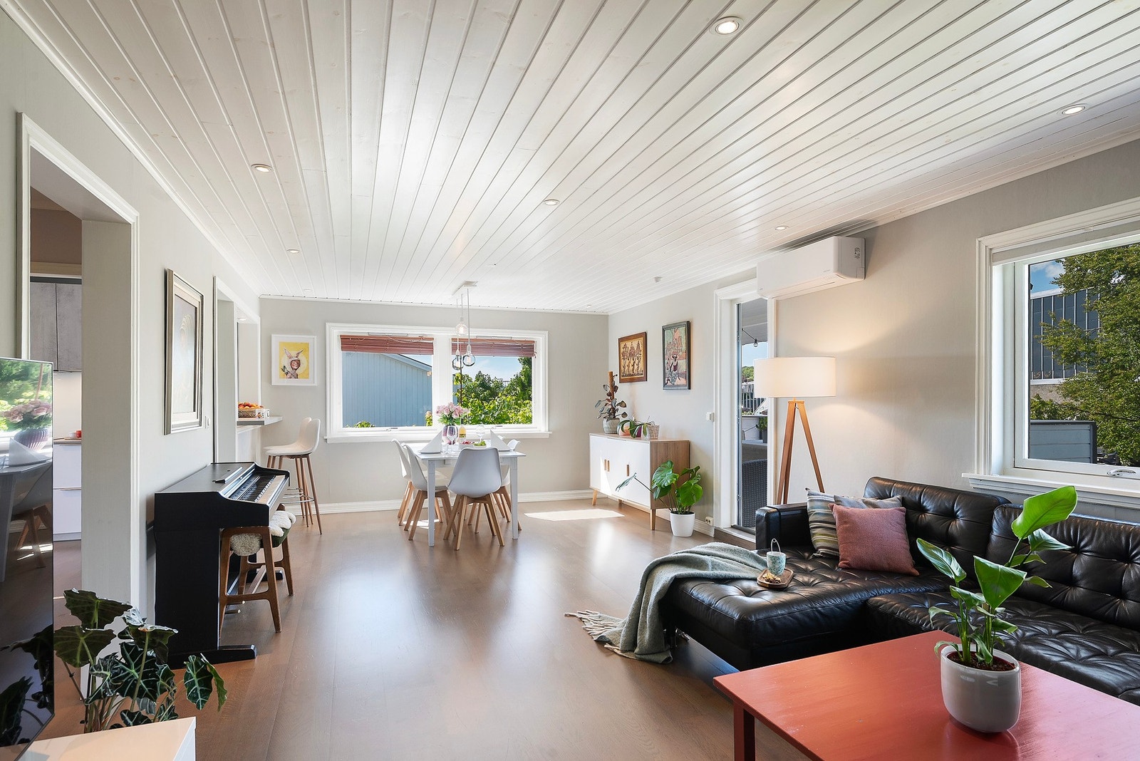 Mye plass og utgang til balkongen Galleribilde