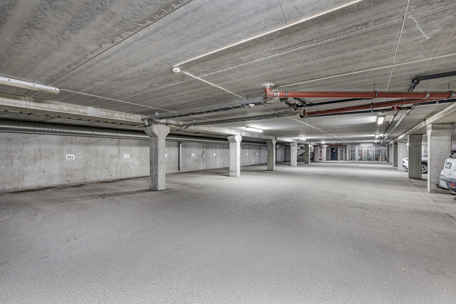 Det medfølger en parkeringsplass i felles garasjeanlegg. Galleribilde