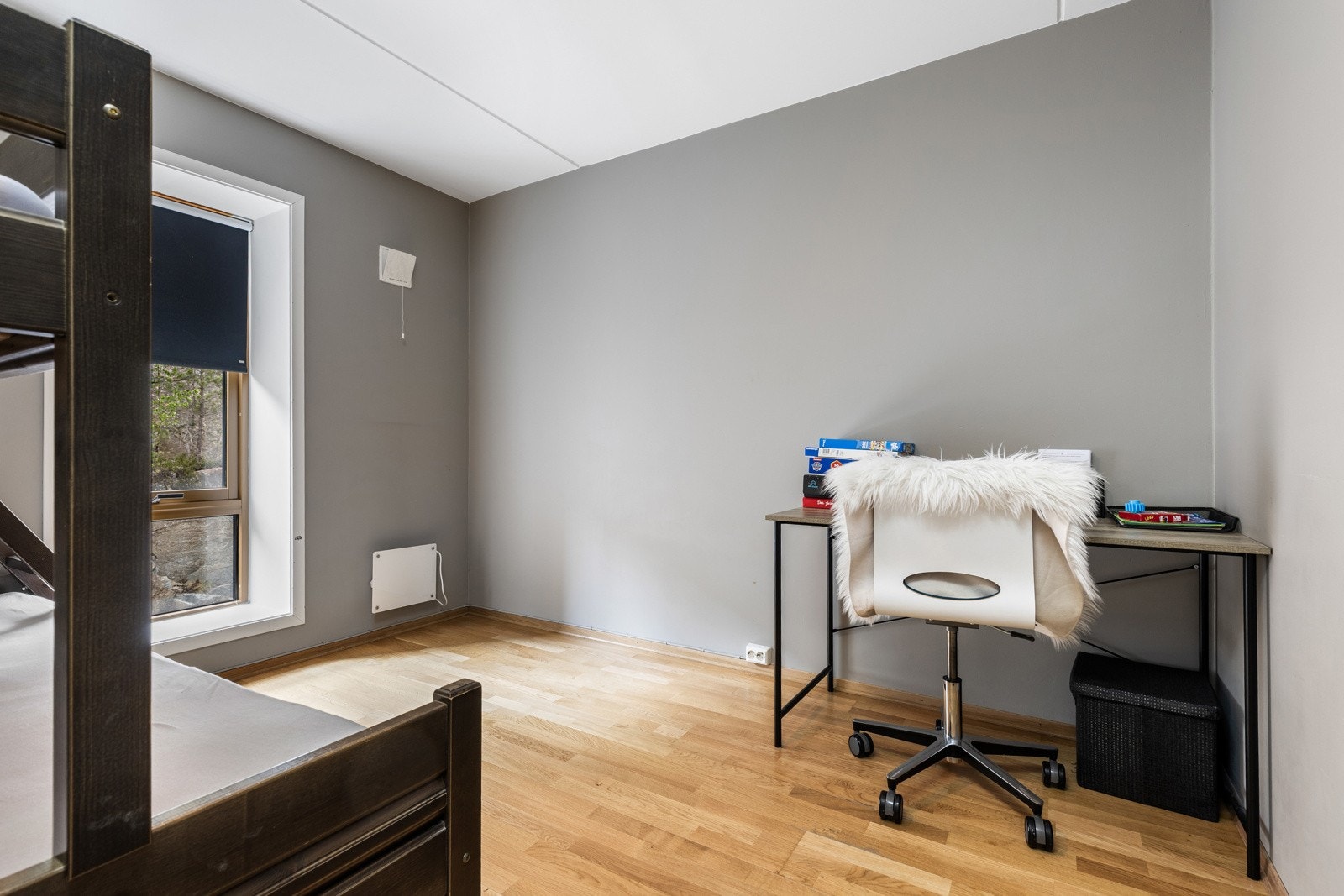 Det er også skrivebord på soverommet. Galleribilde