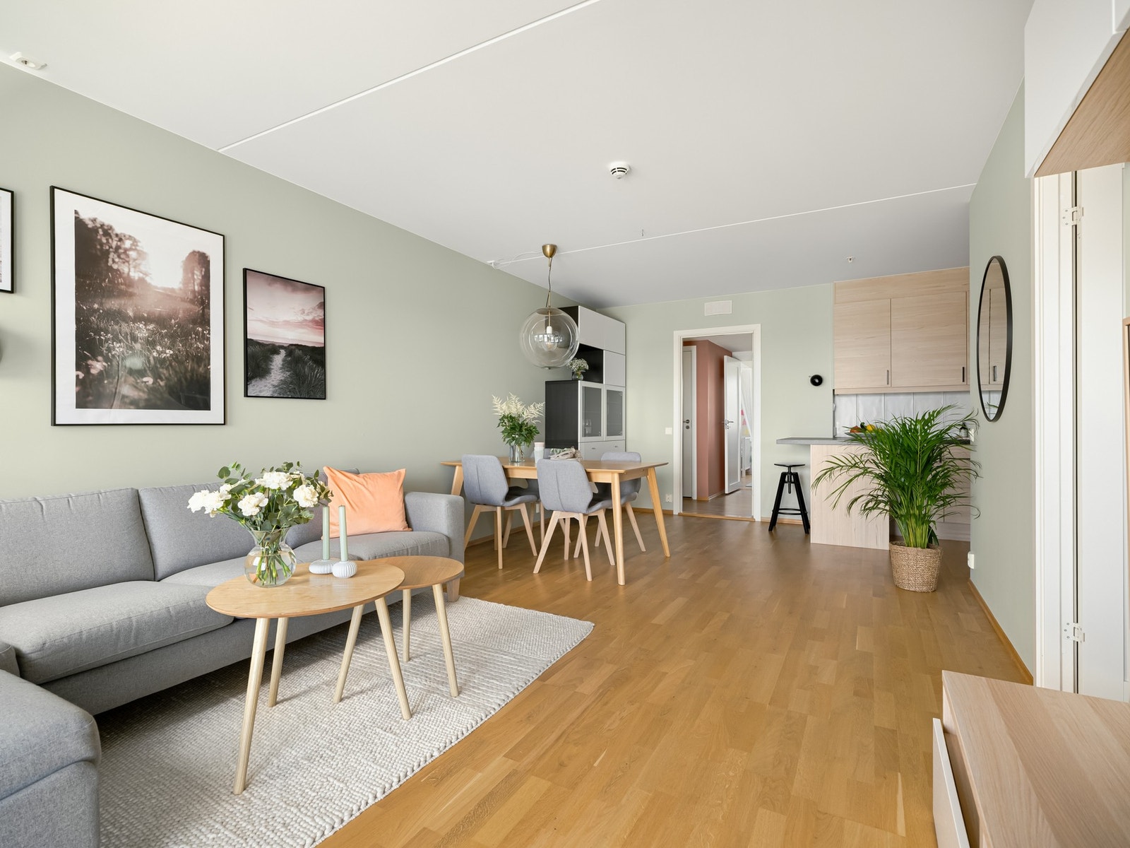 Vi tar turen inn i stuen igjen. Galleribilde