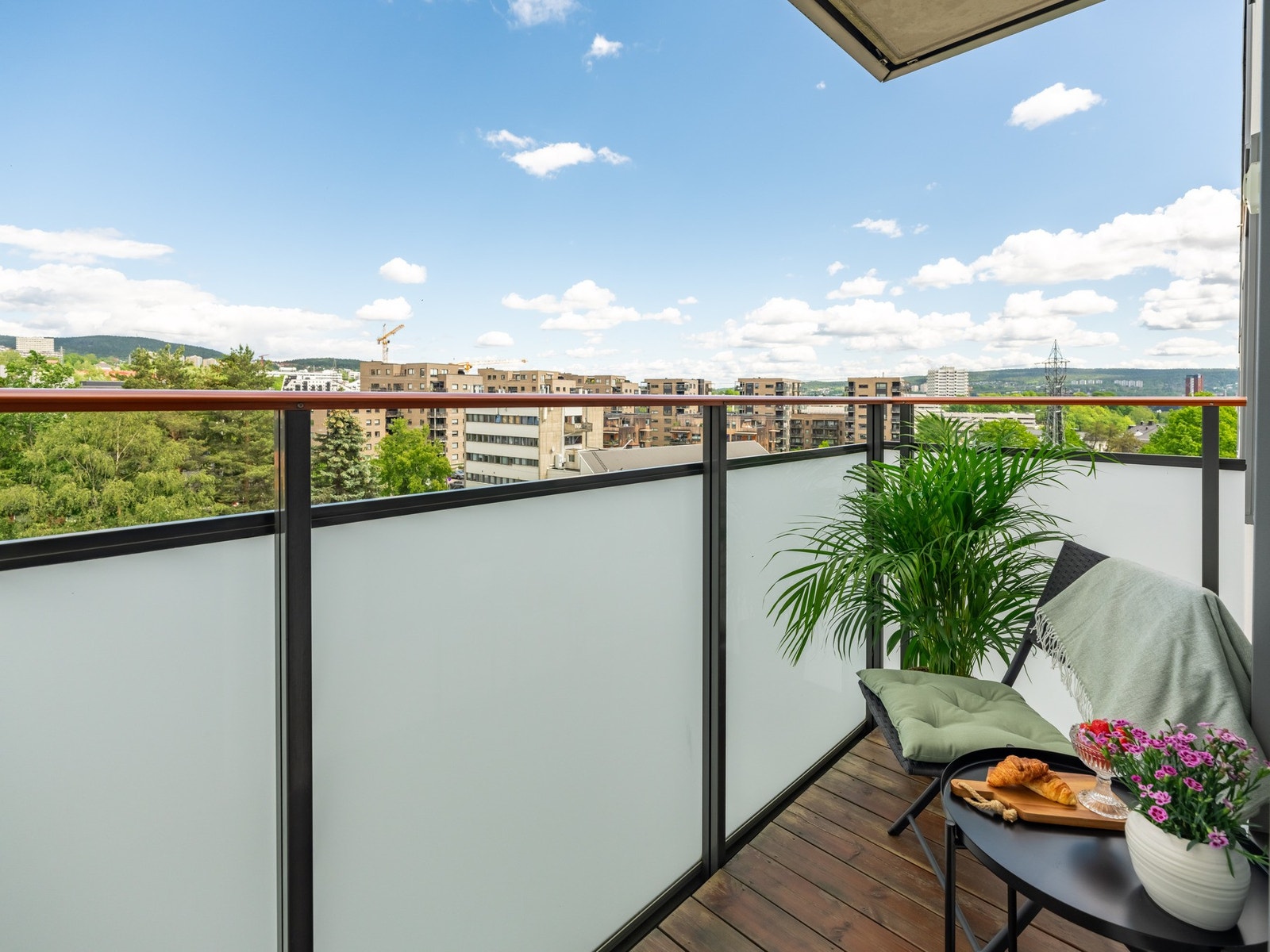 På sommeren titter solen frem her på morgenen. Galleribilde