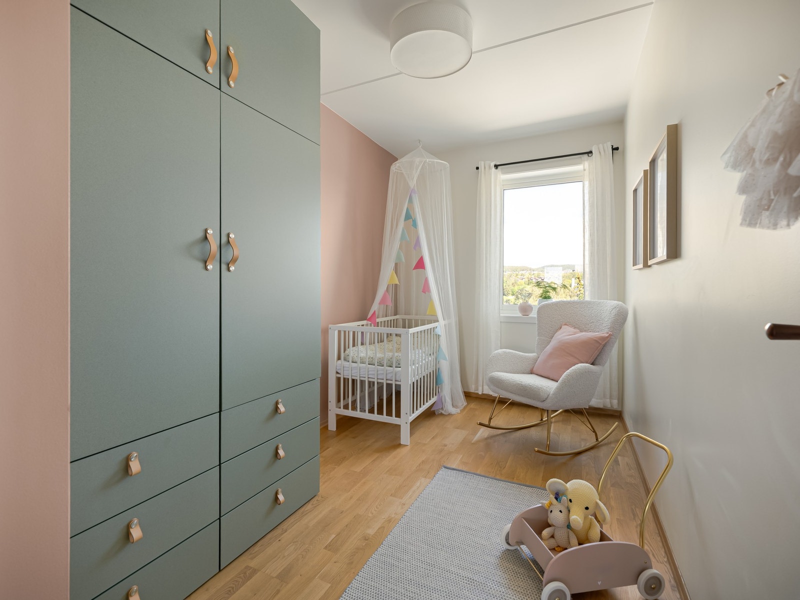 Boligens siste soverom benyttes i dag av familiens yngste medlem. Galleribilde