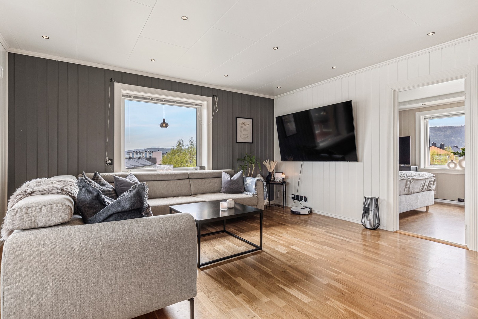Utstrakt bruk av downlights i boligen Galleribilde