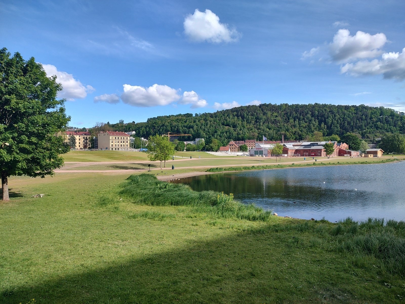 Middelalderbyen er det største sammenhengende området i Skandinavia med ruiner fra middelalderen. Les mer her httpsaktuelt.oslo.kommune.nona-blir-det-mer-liv-i-middelalderbyen. Galleribilde