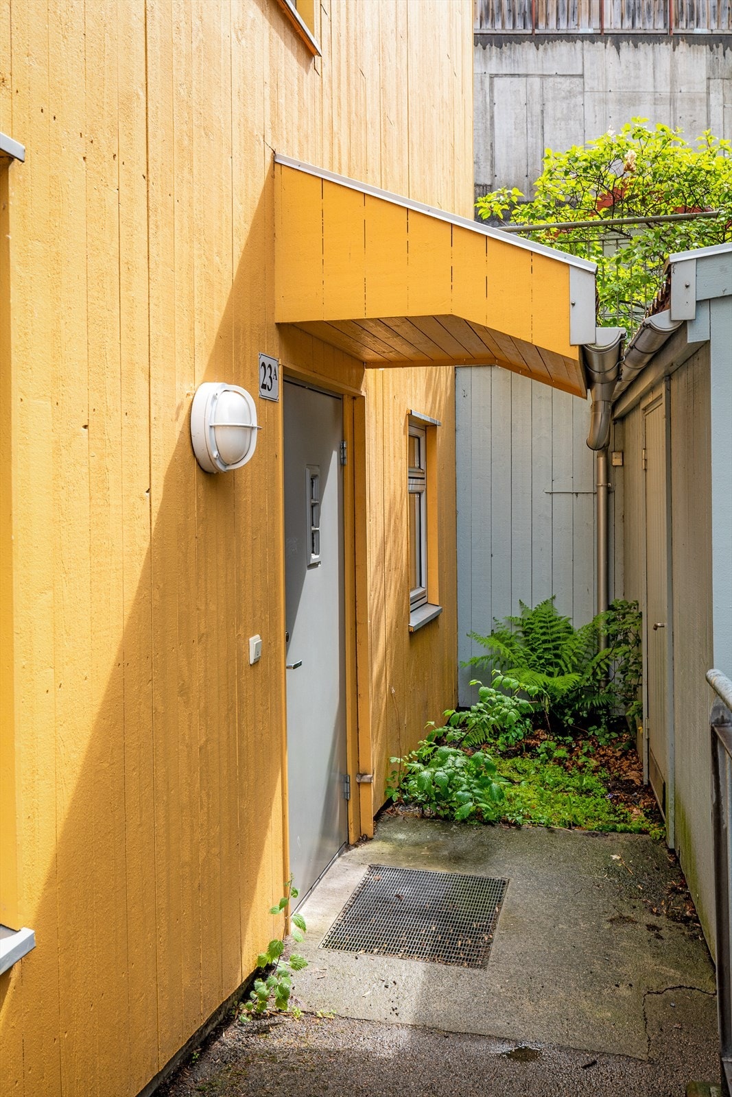 Koselig inngangsparti med mulighet for et hyggelig kaffebord og stoler. Galleribilde